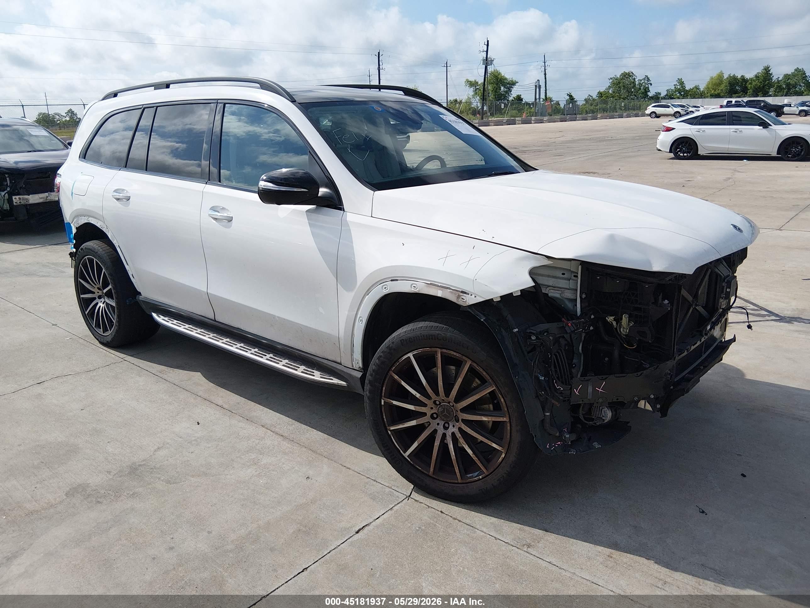 2023 Mercedes-Benz GLS 450, VIN 4JGFF5KE3PA880366 — Front end