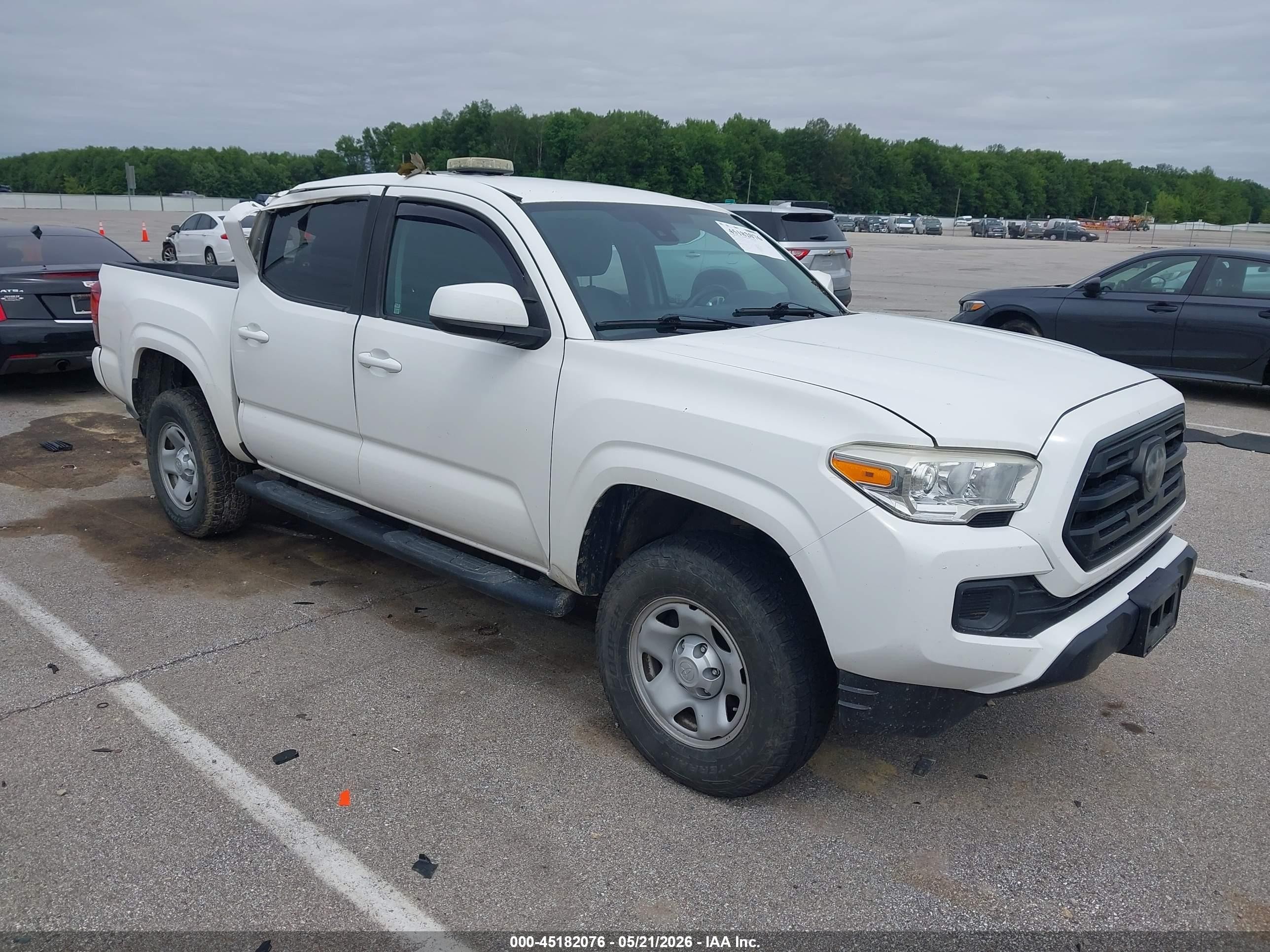 2019 Toyota Tacoma TRD Off Road, VIN 3TMCZ5AN4KM191674 — Side
