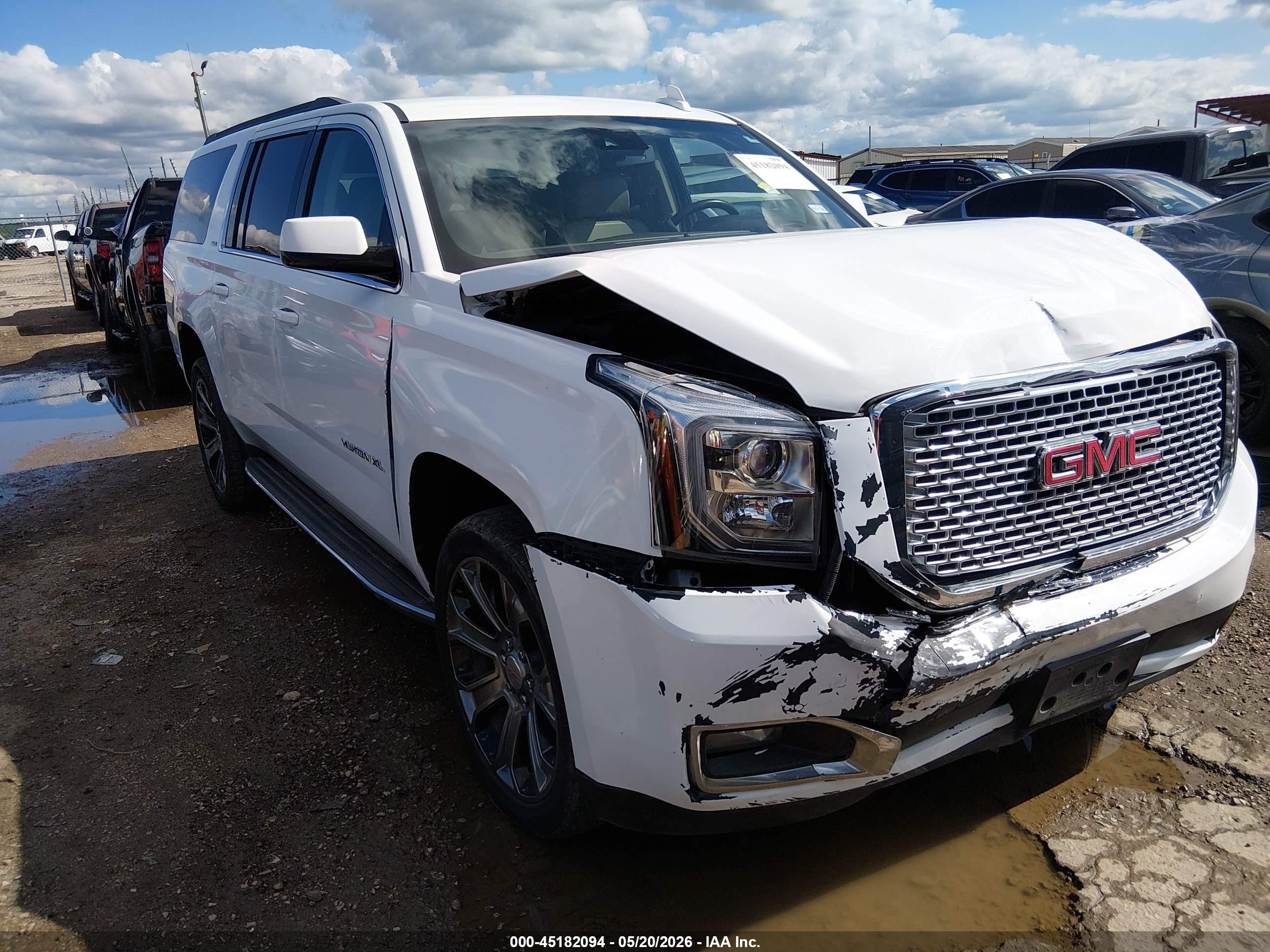 2016 GMC Yukon XL SLE, VIN 1GKS1FKCXGR328701 — Front end