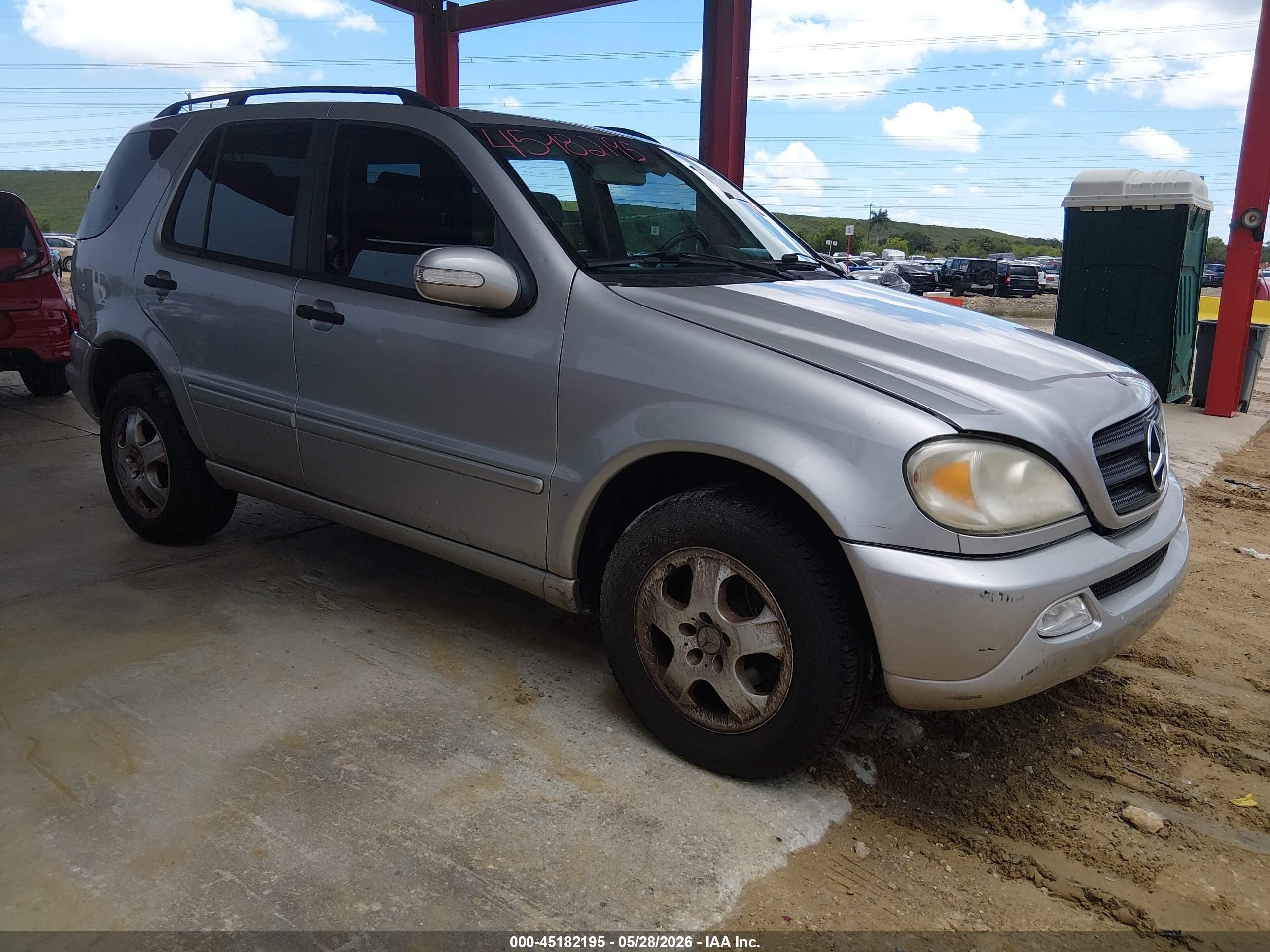 2004 Mercedes-Benz M 350, VIN 4JGAB57E64A477718 — Normal wear