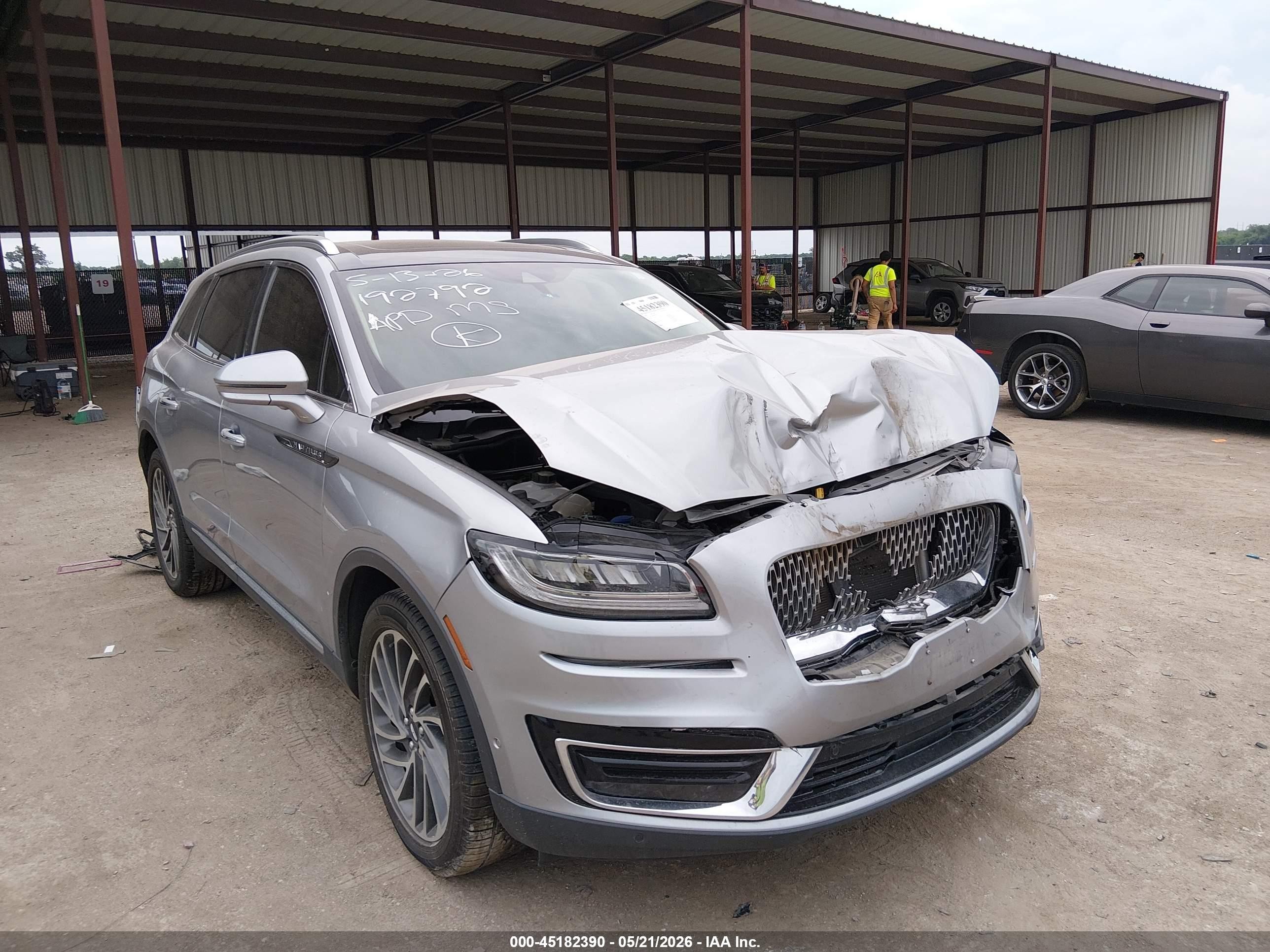 2020 Lincoln Nautilus Reserve, VIN 2LMPJ6K94LBL34626 — Front end