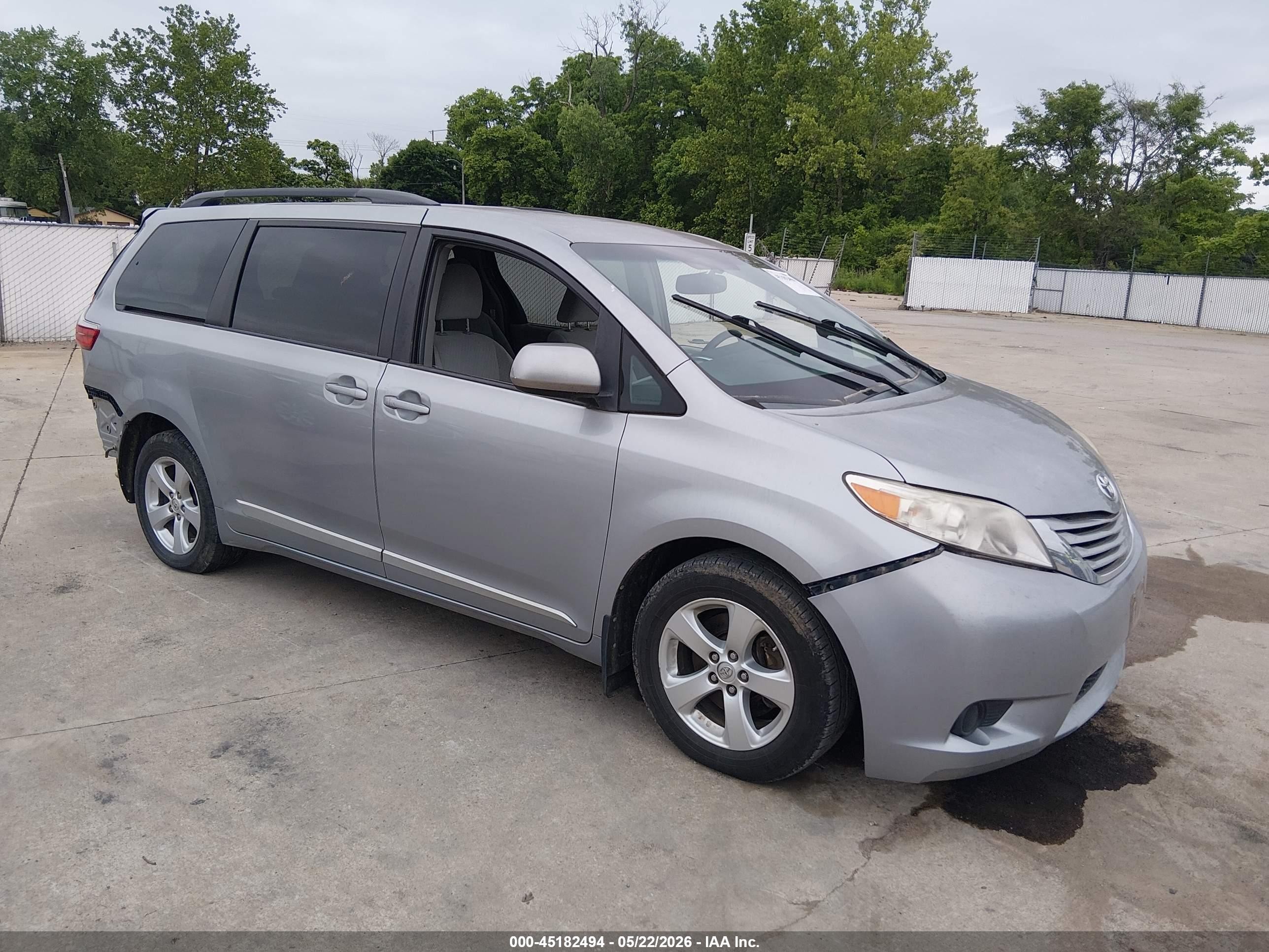 2016 Toyota Sienna LE, VIN 5TDKK3DC4GS717887 — Rear end
