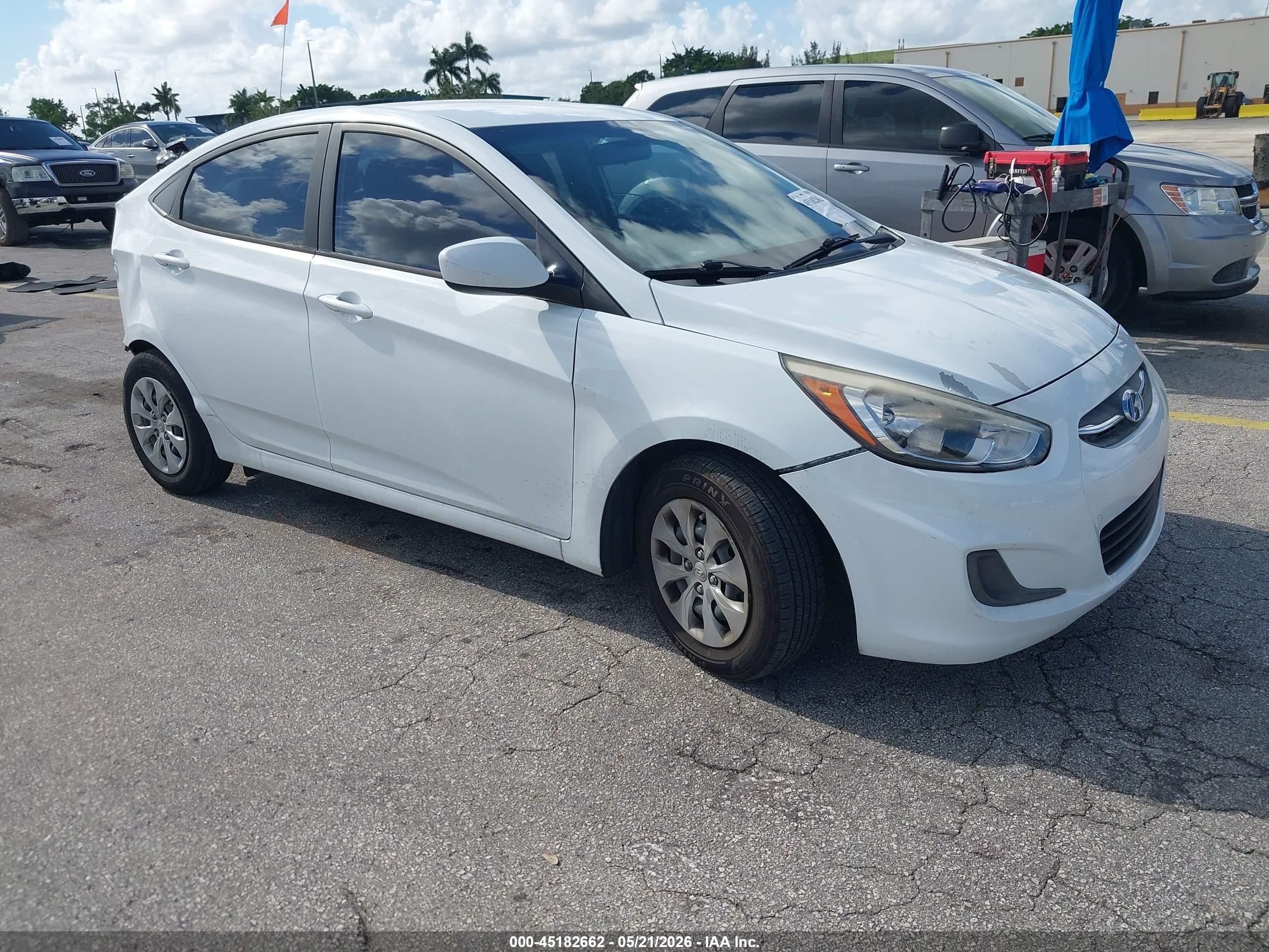 2016 Hyundai Accent SE, VIN KMHCT4AE0GU044097 — Зад