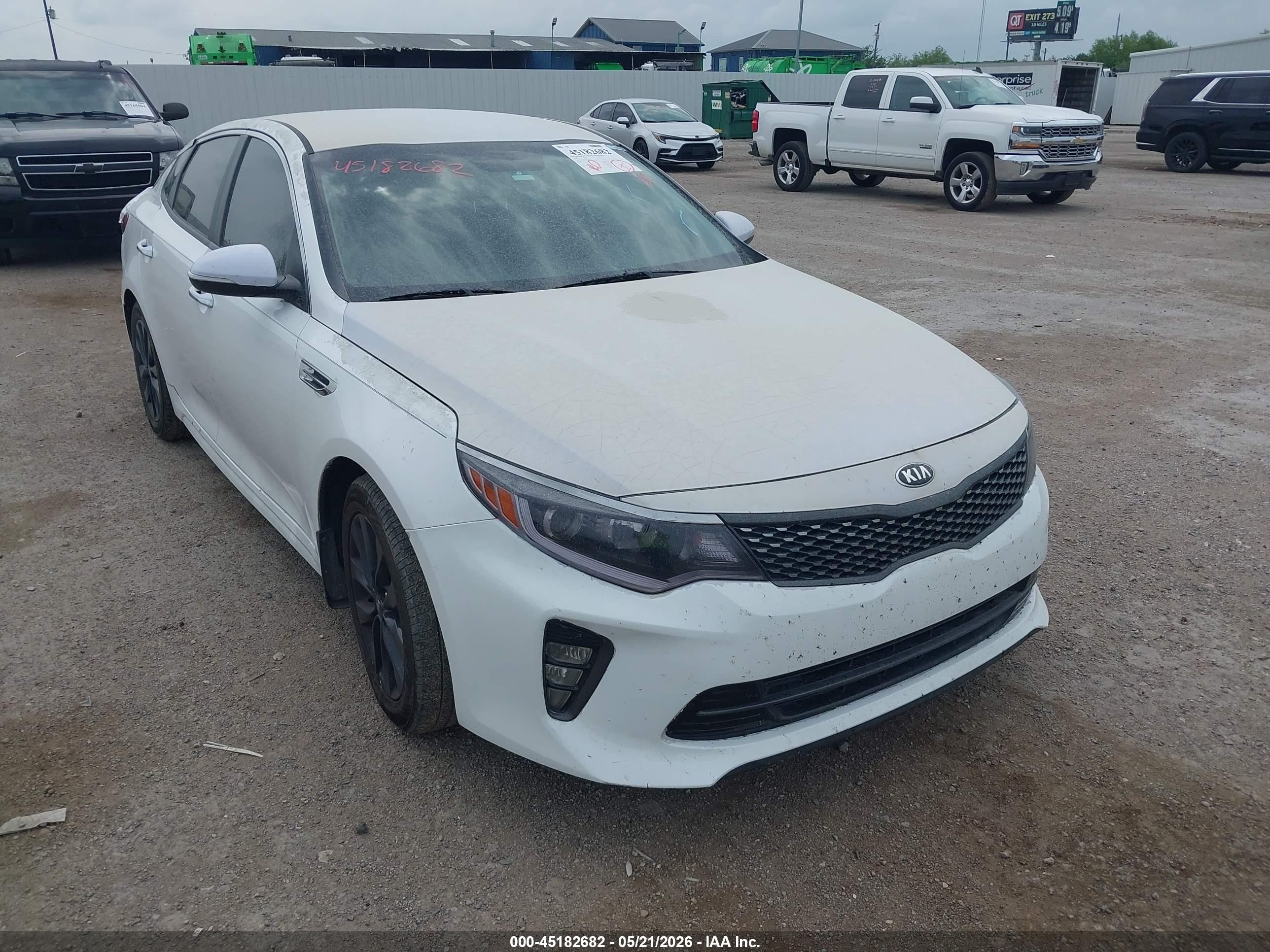 2018 Kia Optima LX, VIN 5XXGT4L30JG233072 — Зад