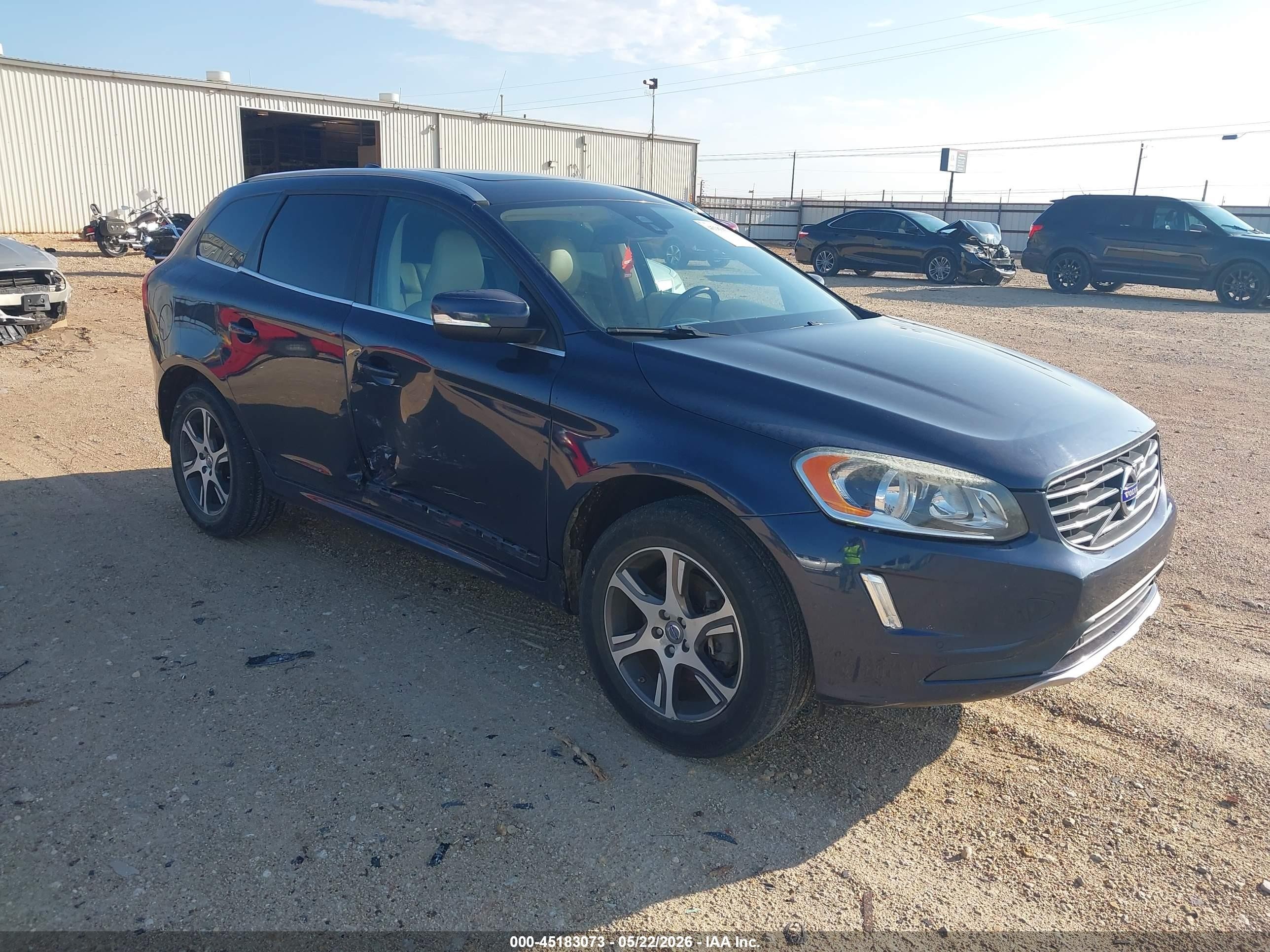 2015 Volvo XC60 T6 Drive-E Premier Plus, VIN YV449MDC9F2625350 — Side