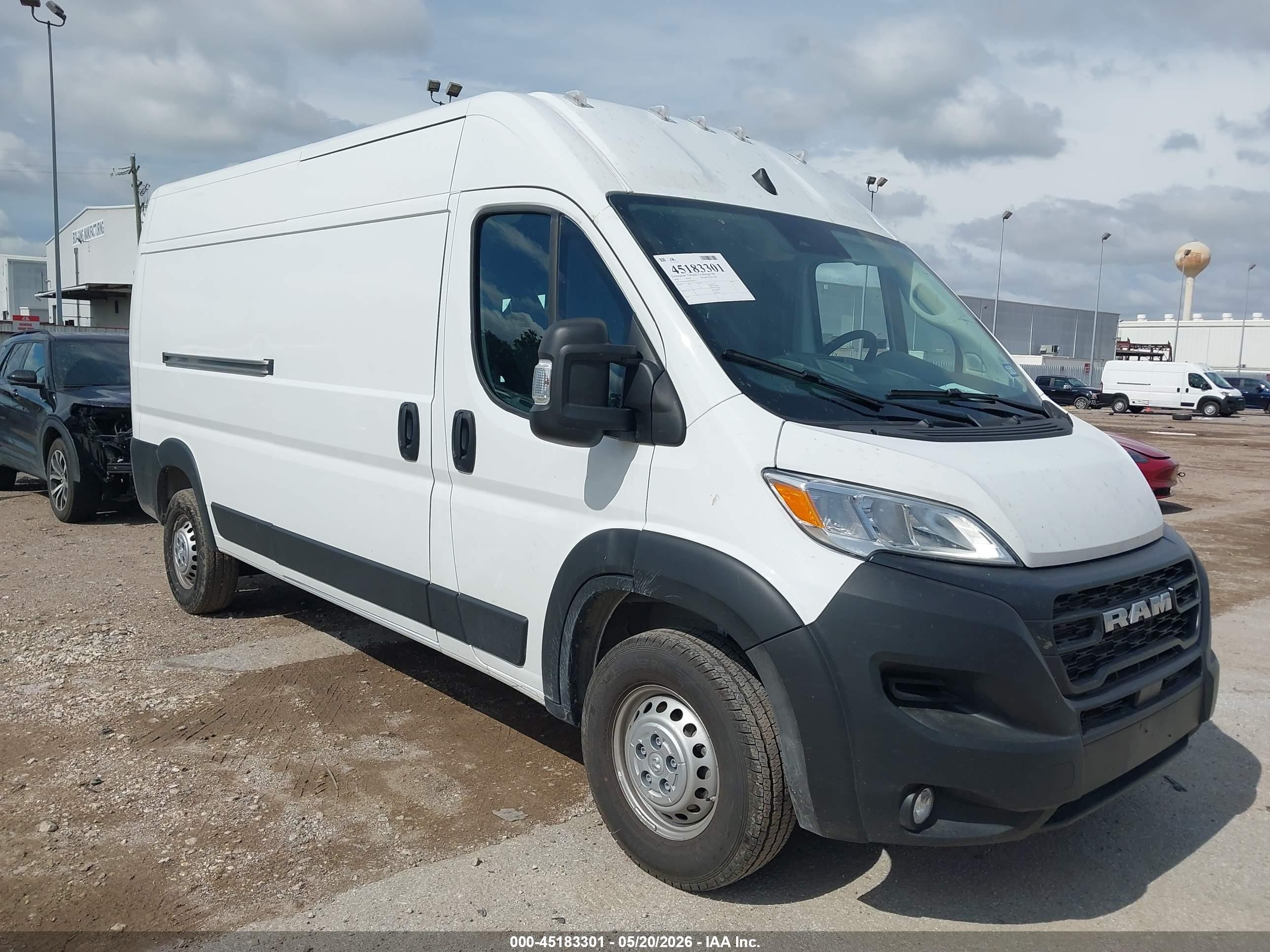 2026 Ram ProMaster Cargo Tradesman, VIN 3C6LRVDG4TE180254 — Бок