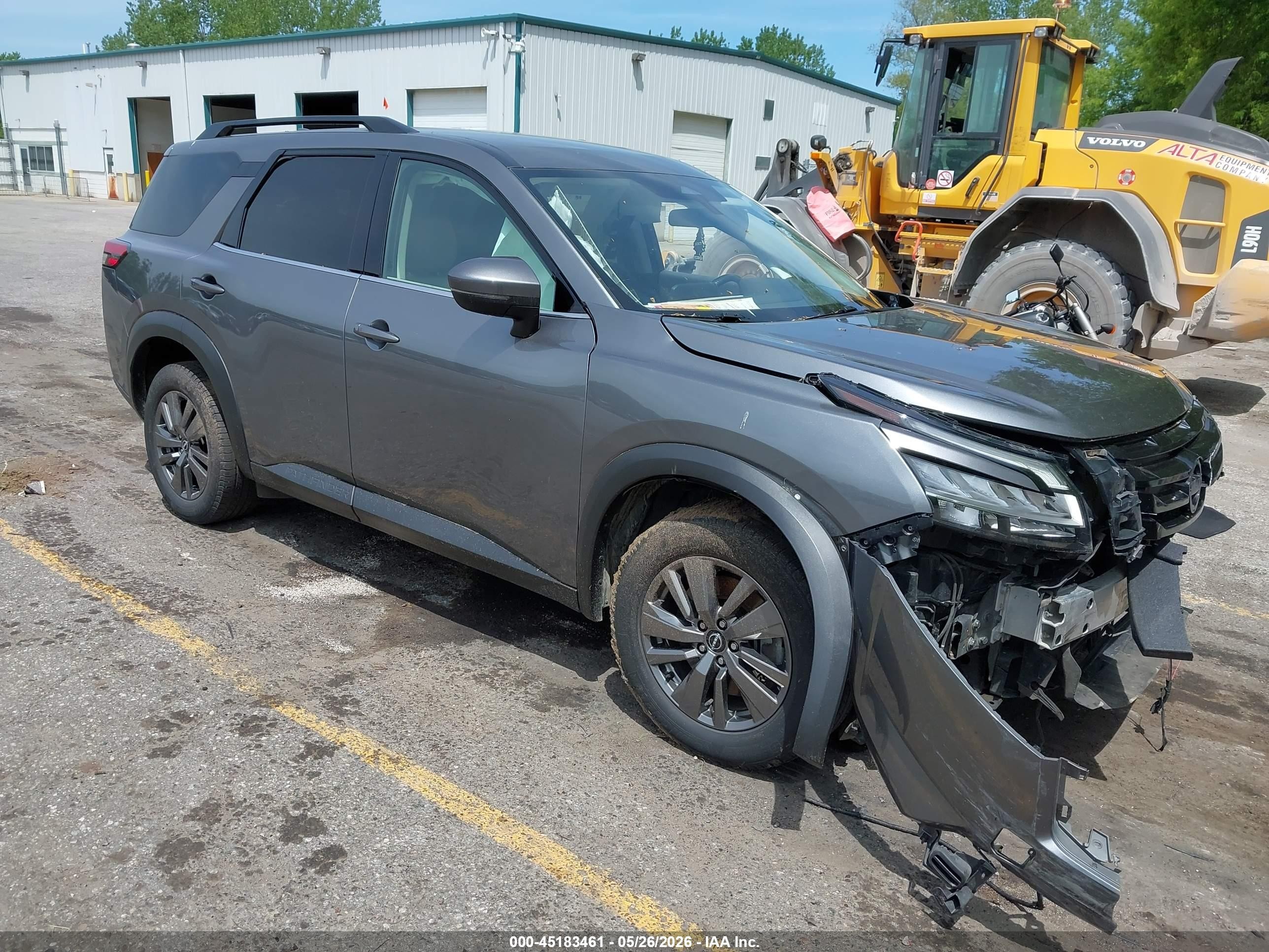 2022 Nissan Pathfinder SV, VIN 5N1DR3BC0NC267432 — Перед