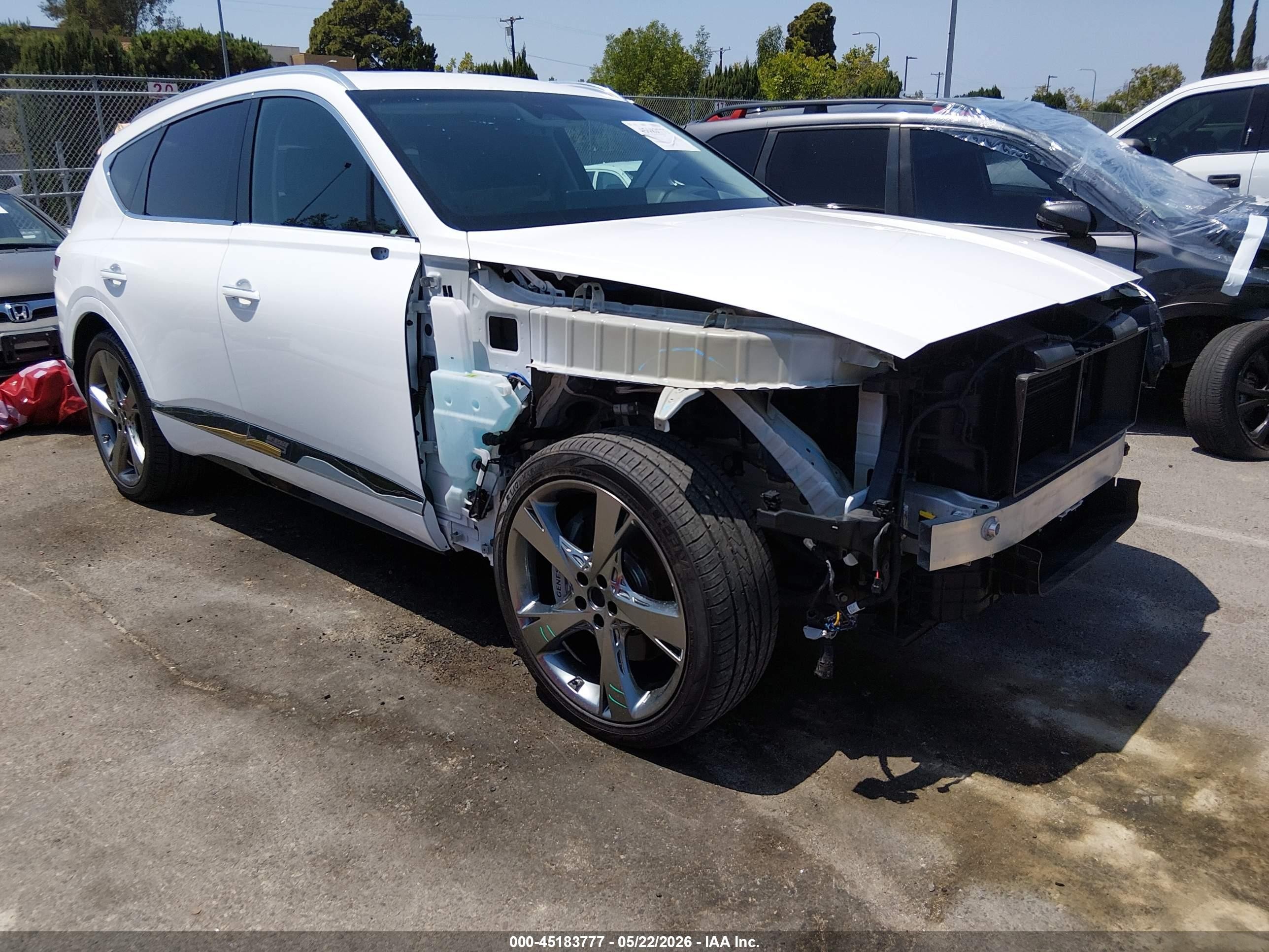 2024 Genesis GV80, VIN KMUHCESC6RU170879 — Front end