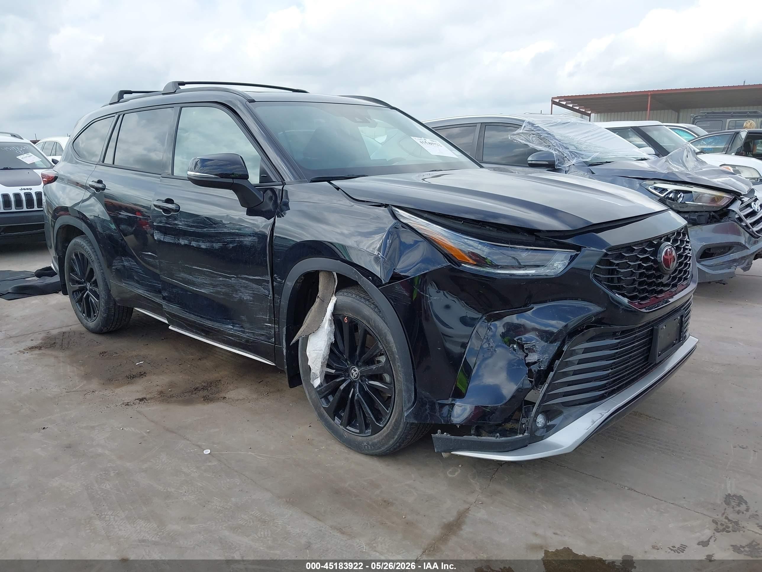 2024 Toyota Highlander LE, VIN 5TDKDRAH7RS537156 — Side