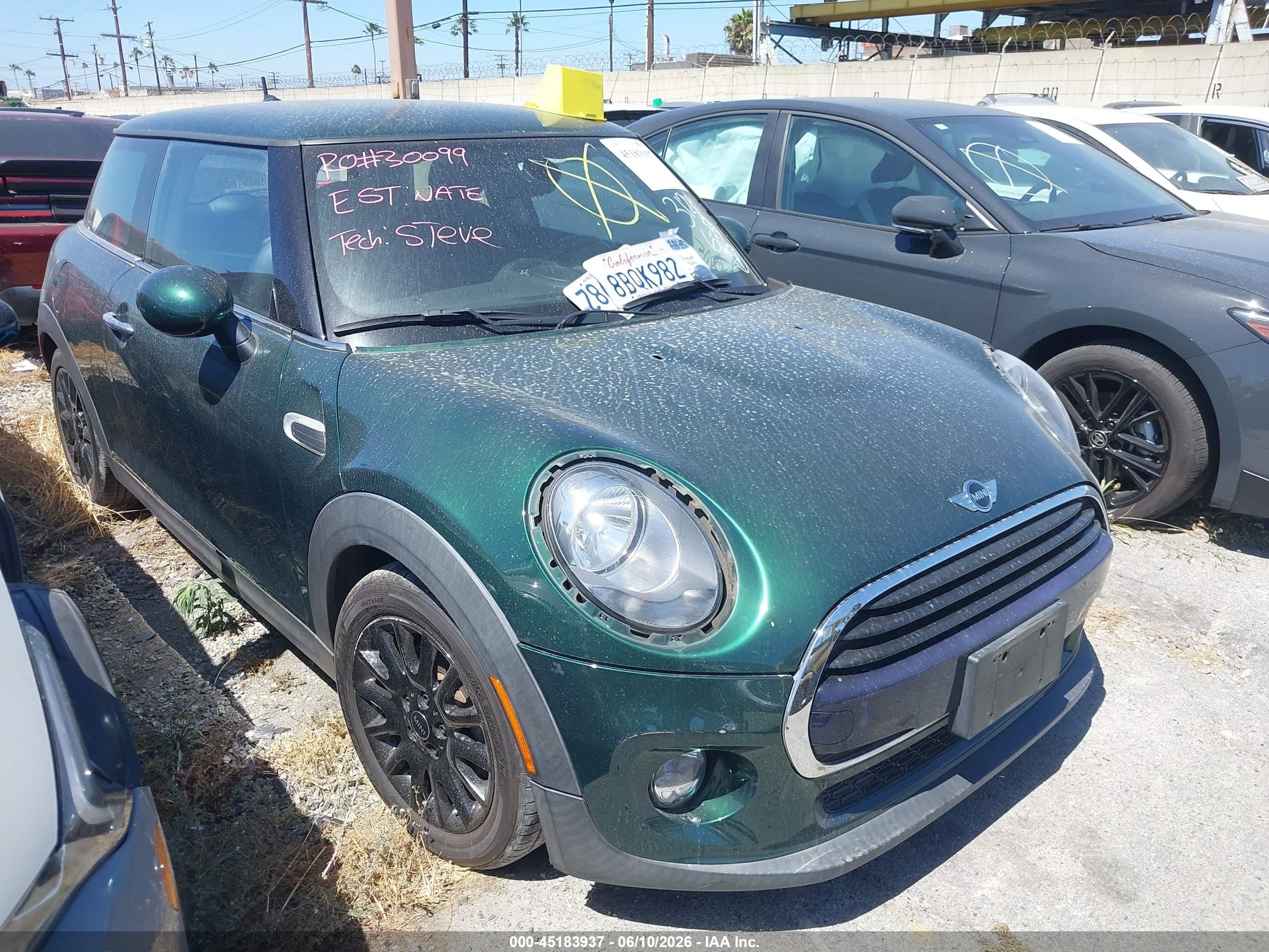 2018 MINI Hardtop Cooper, VIN WMWXP5C54J2G62135 — Front end