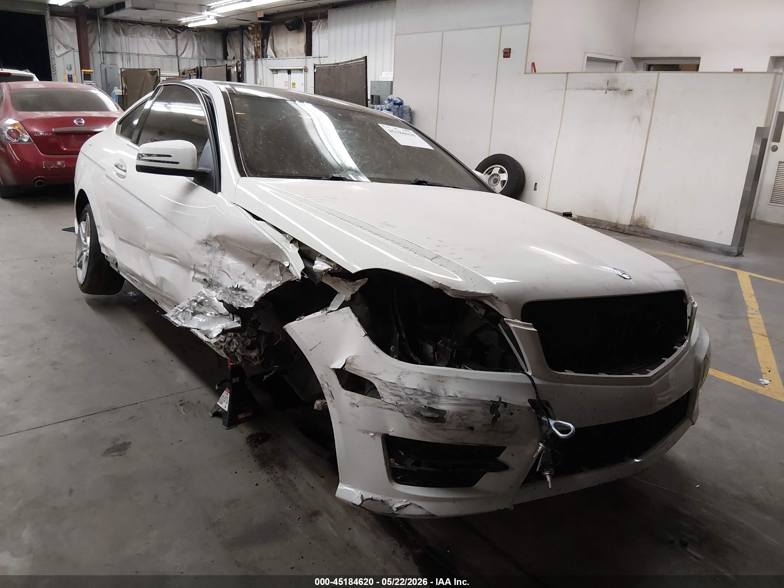 2015 Mercedes-Benz C 350, VIN WDDGJ5HB8FG369886 — Side