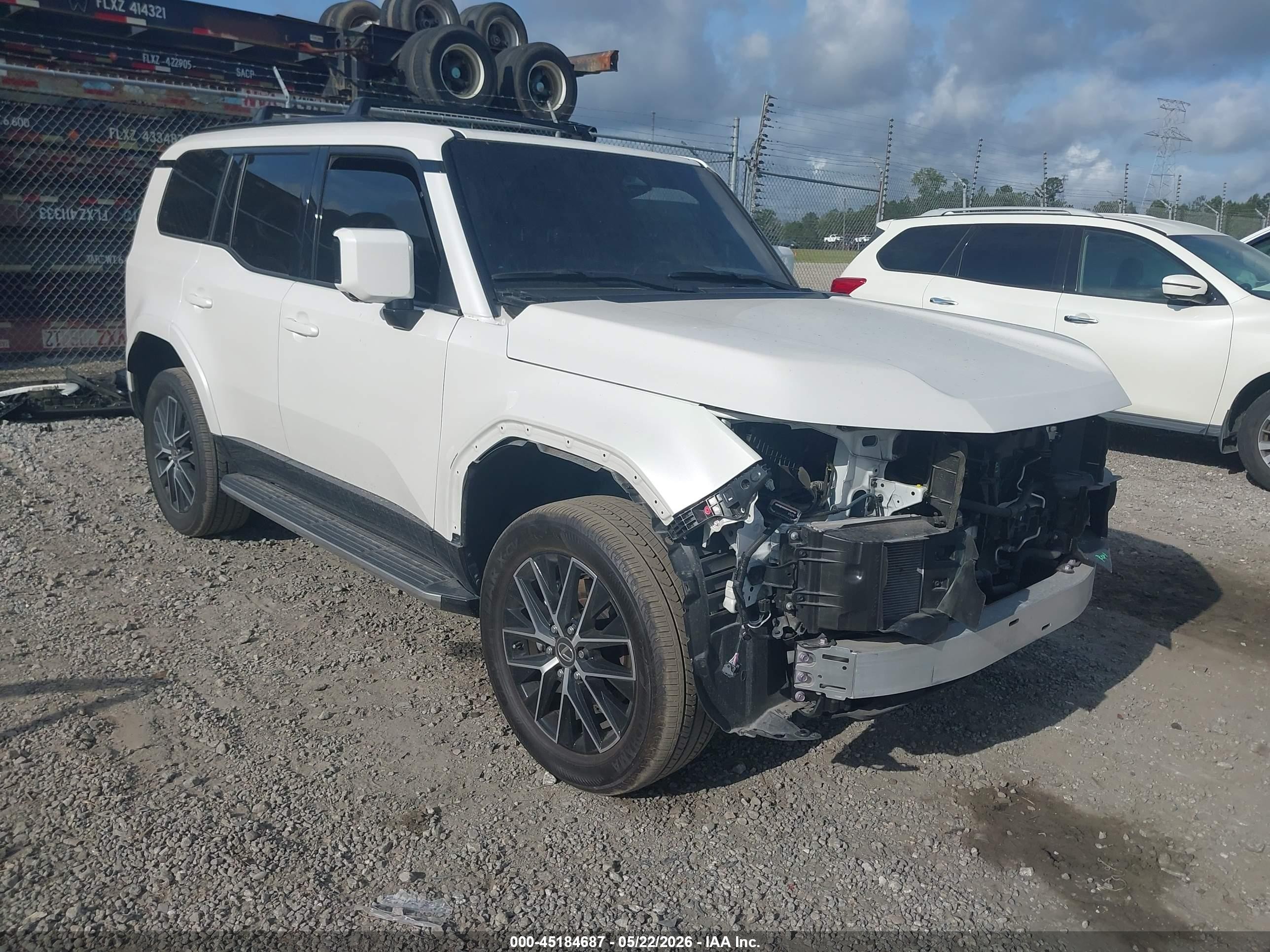 2024 Lexus GX 550 Premium+, VIN JTJTBCDX2R5035118 — Перед