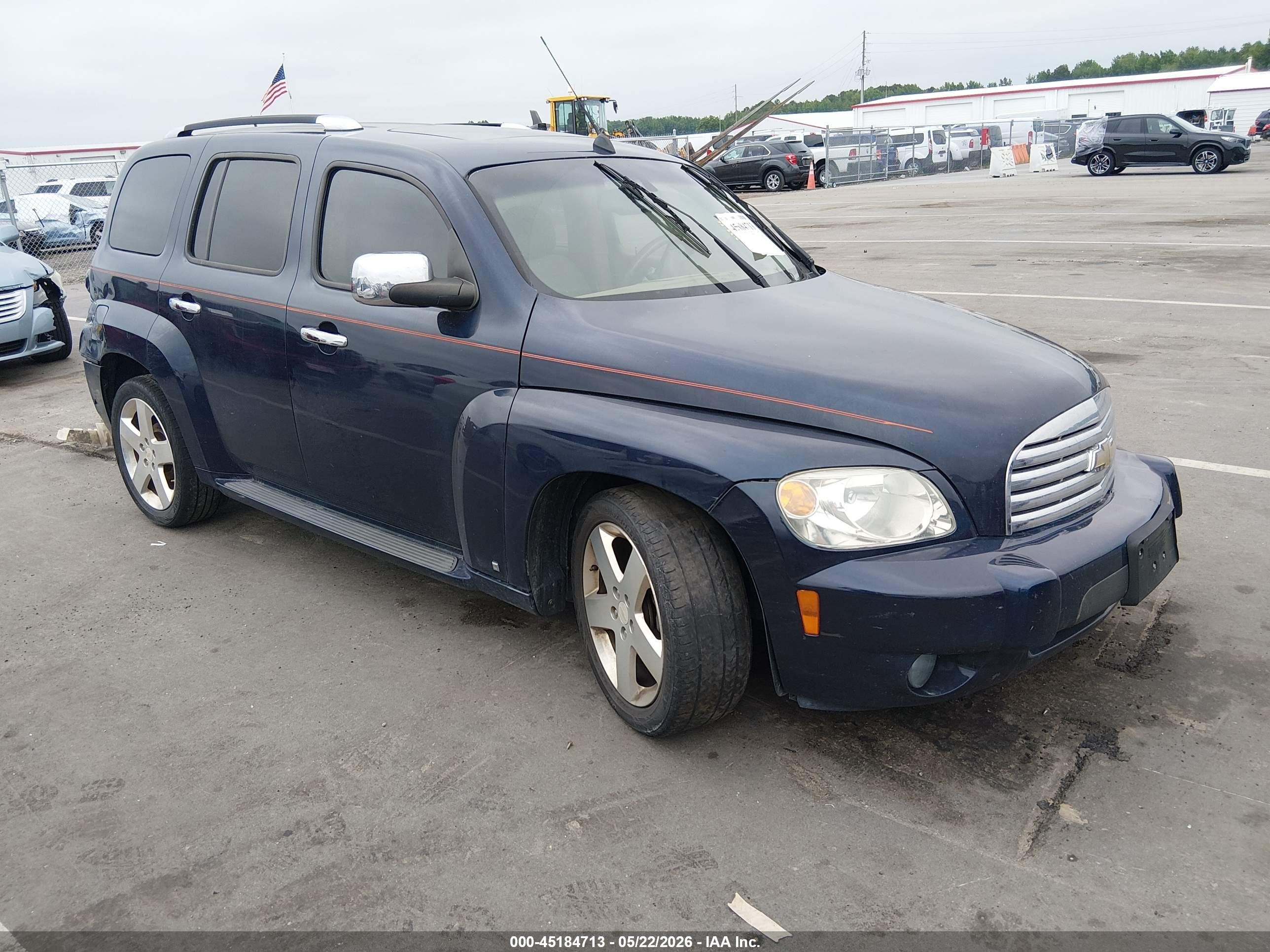 2008 Chevrolet HHR LT, VIN 3GNDA33P28S528191 — Side