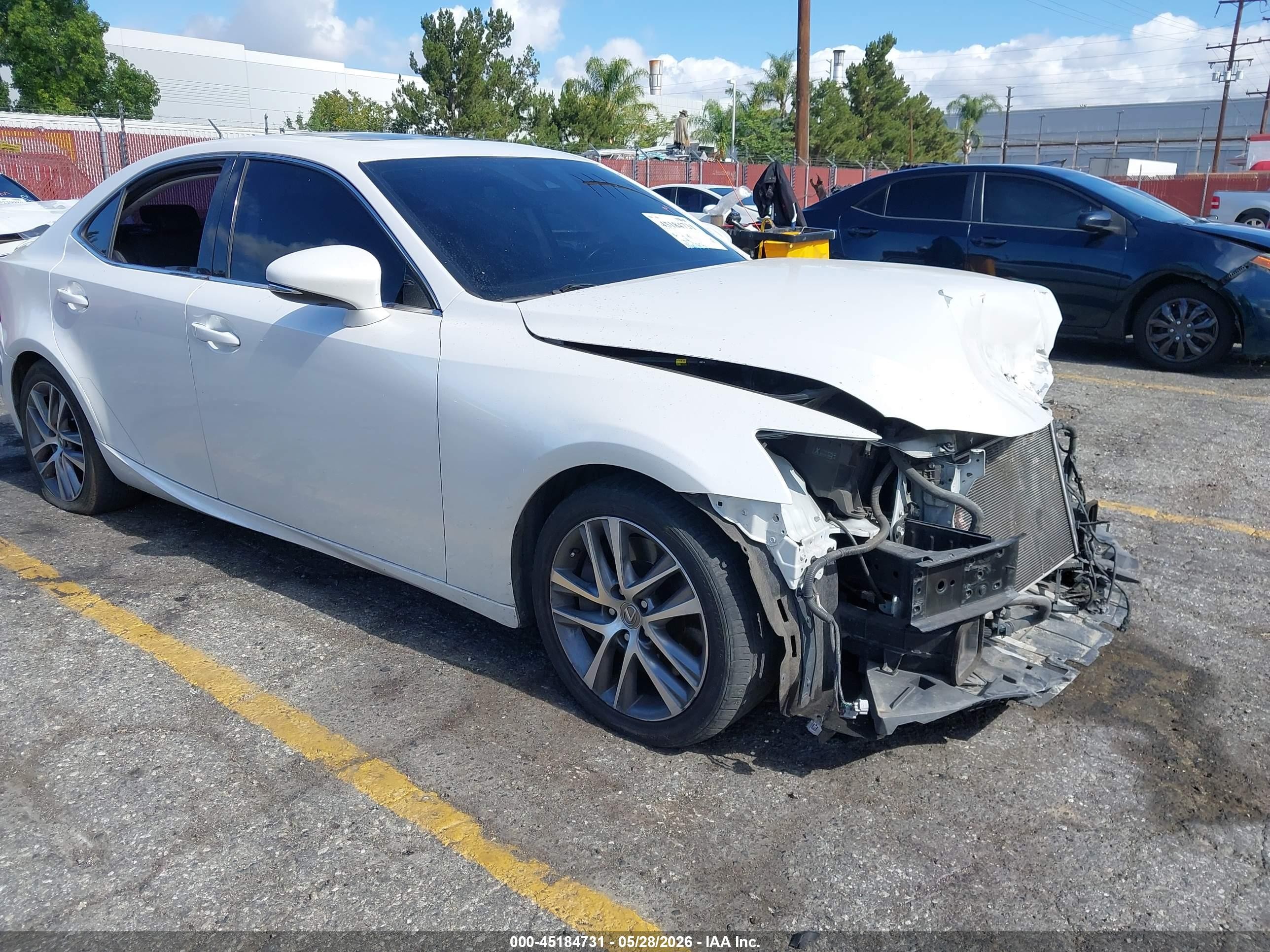 2019 Lexus IS 300, VIN JTHBA1D25K5088037 — Перед