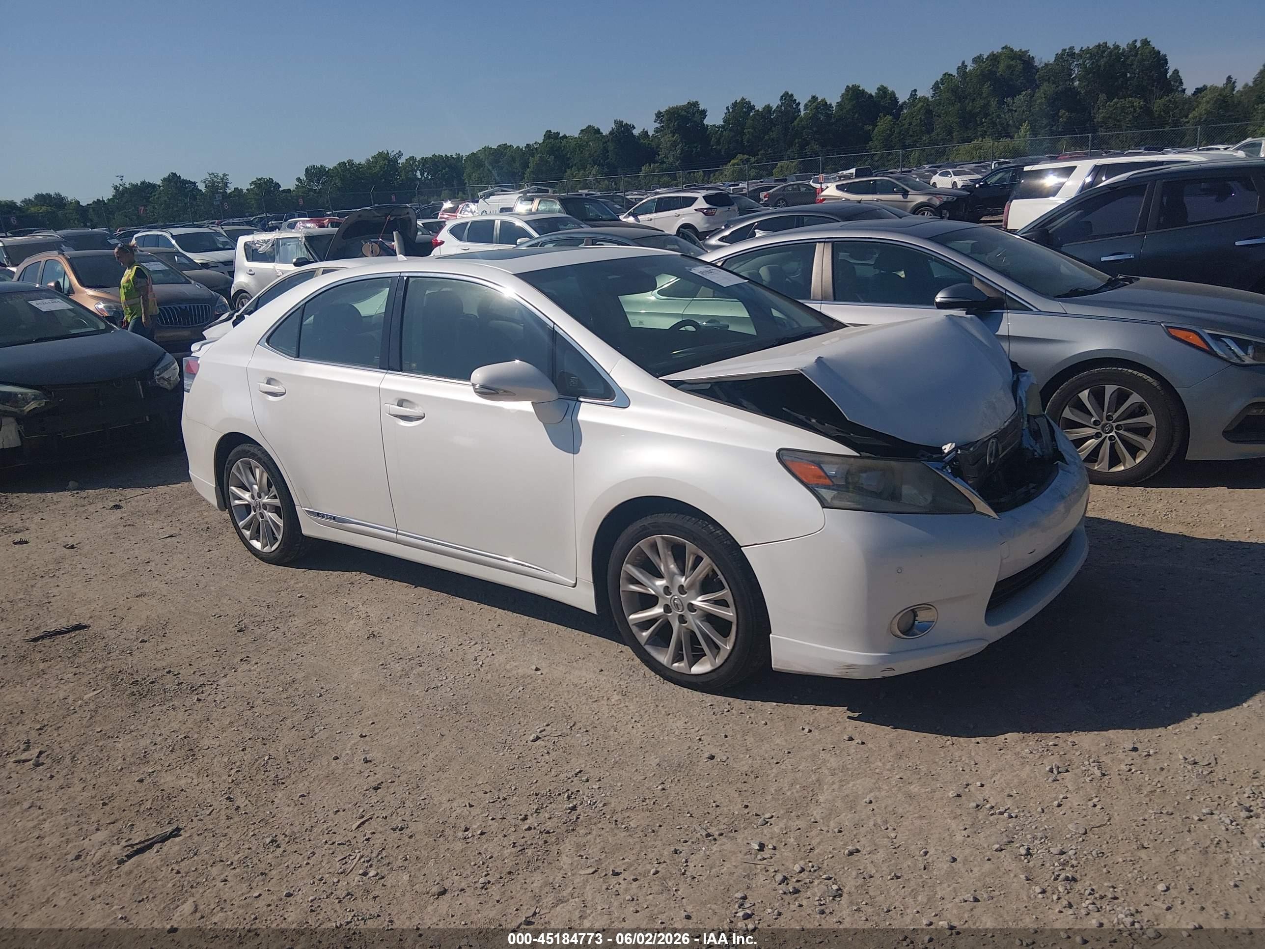 2010 Lexus HS 250h Premium, VIN JTHBB1BA3A2020780 — Front end