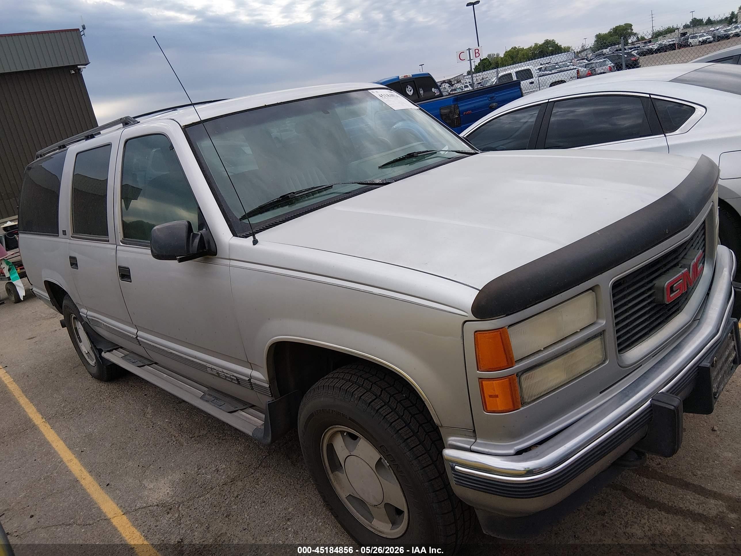 1994 GMC Suburban, VIN 1GKFK16K8RJ715073 — Normal wear