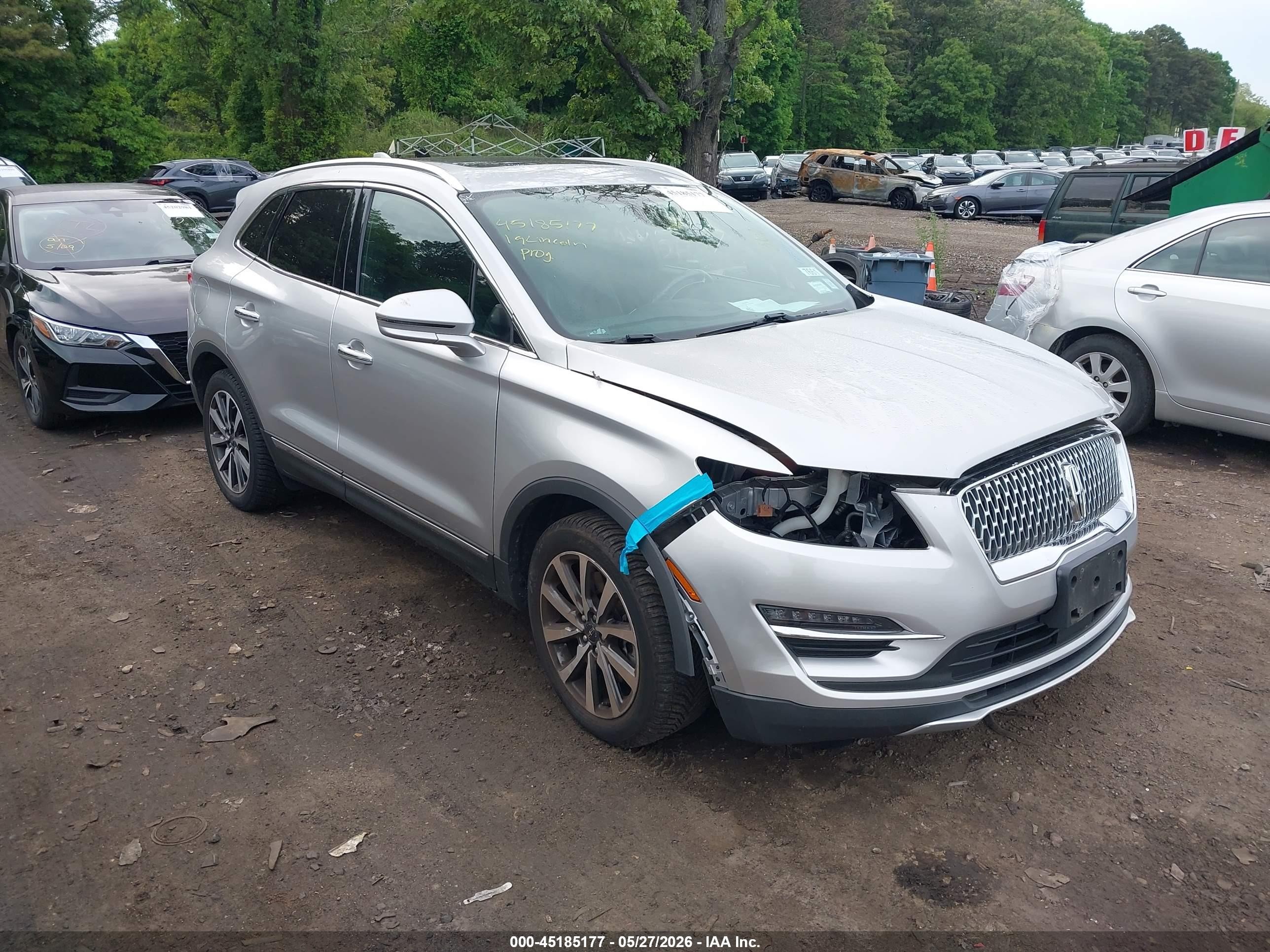 2019 Lincoln MKC Reserve, VIN 5LMCJ3D90KUL11761 — Front end