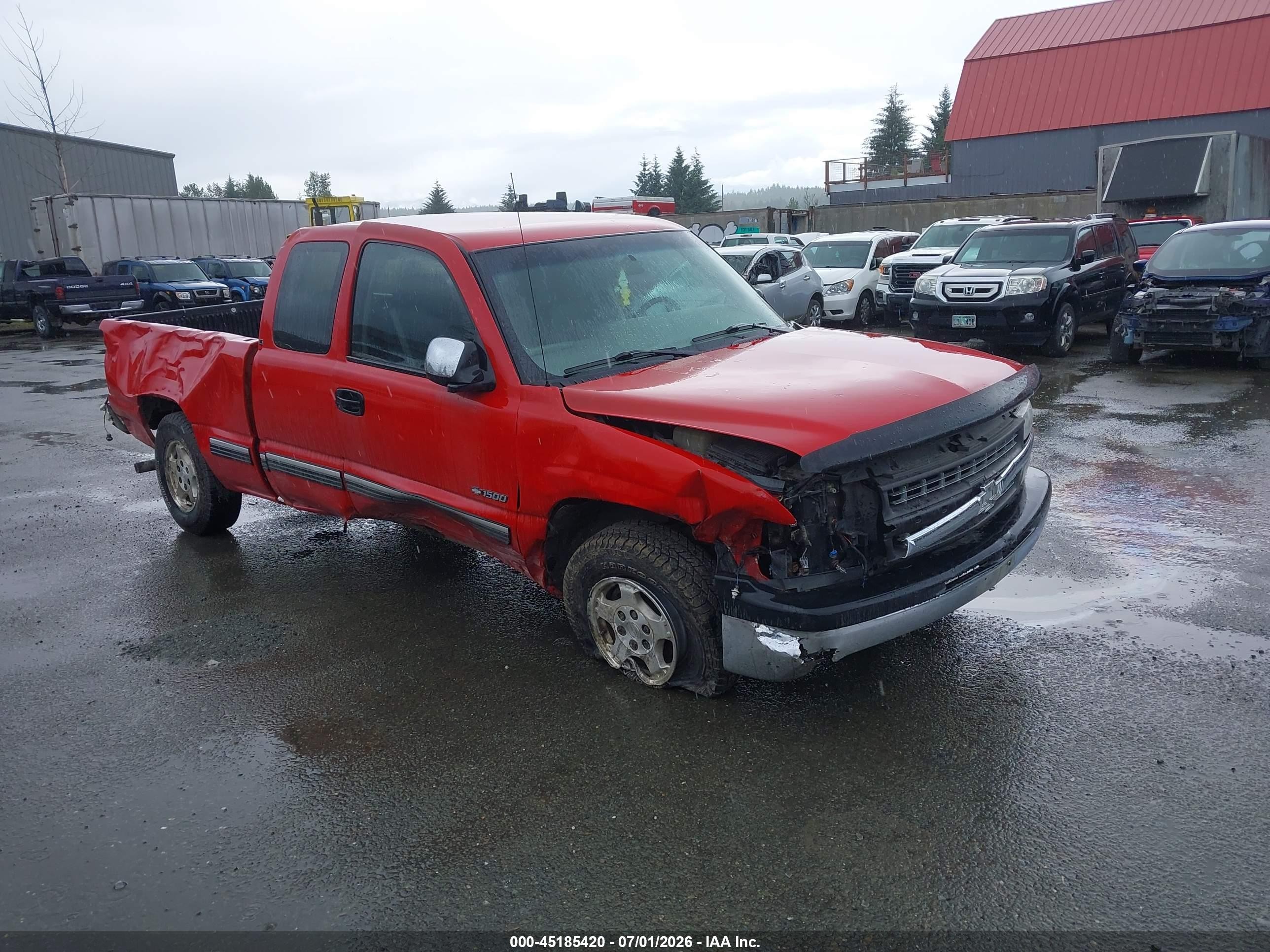 2000 Chevrolet Silverado 1500 LS, VIN 2GCEC19T2Y1386677 — Side