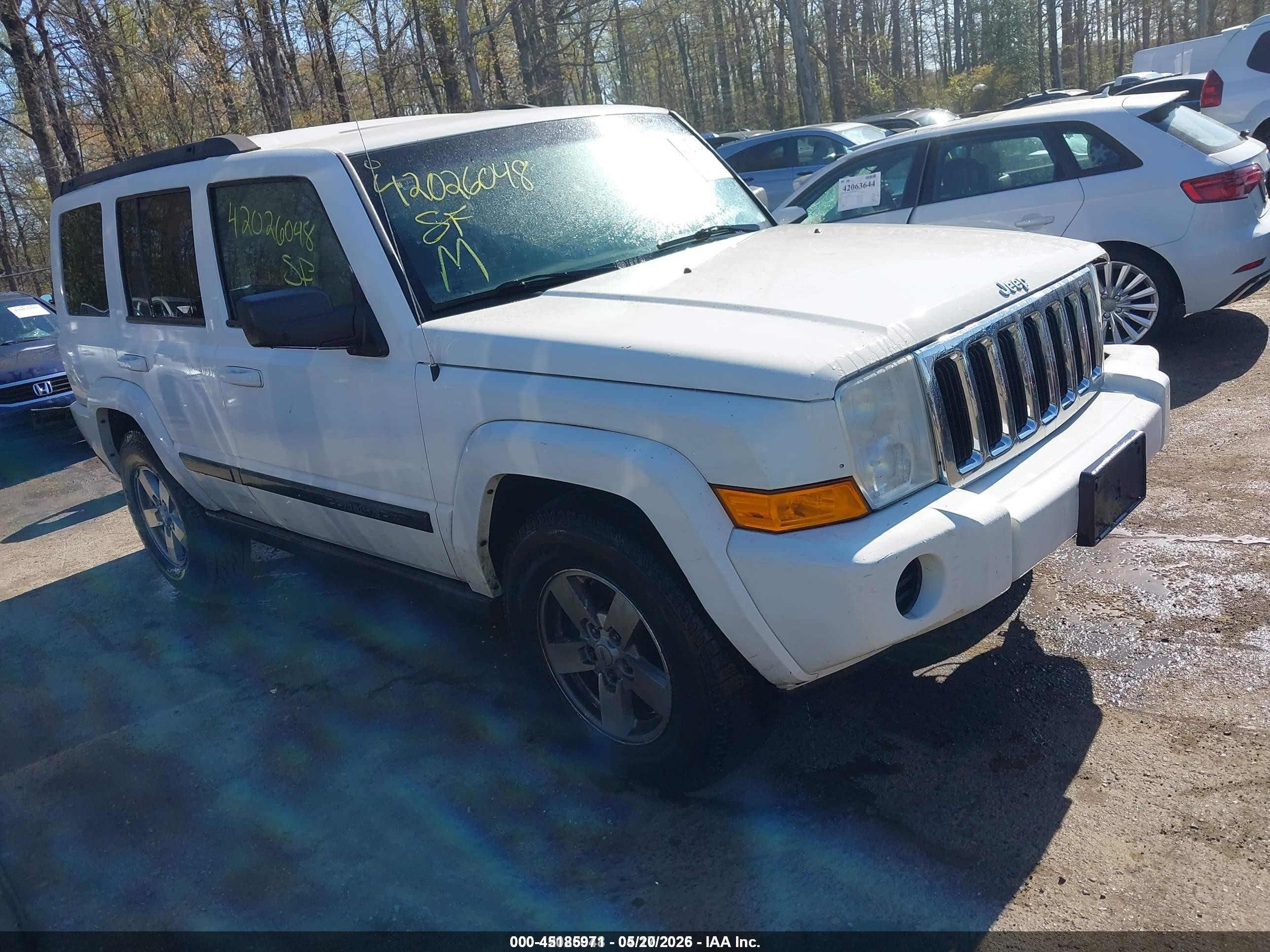 2008 Jeep Commander Sport, VIN 1J8HG48K88C192363 — Front end