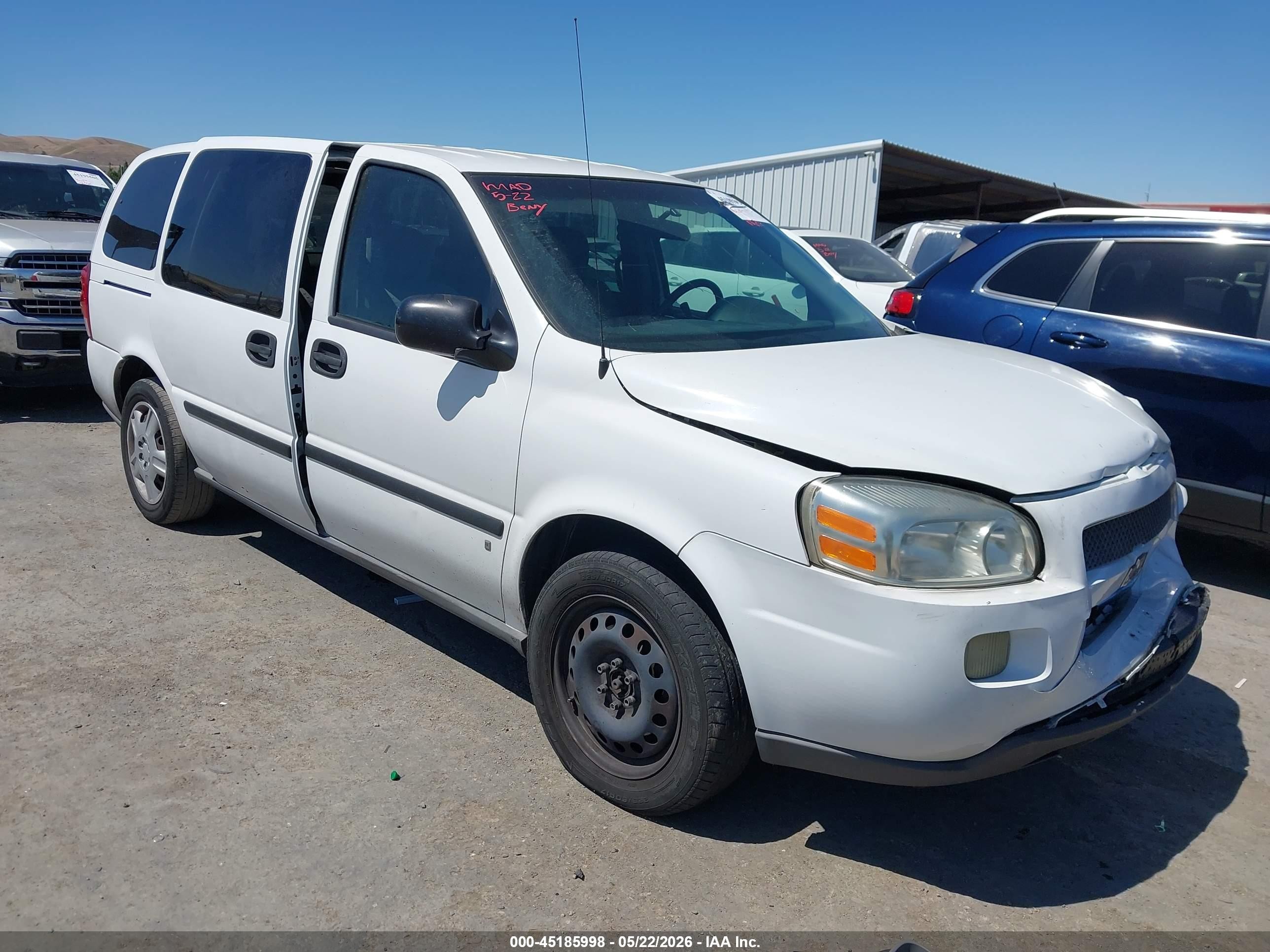 2008 Chevrolet Uplander LS, VIN 1GNDV23W78D103975 — Front end