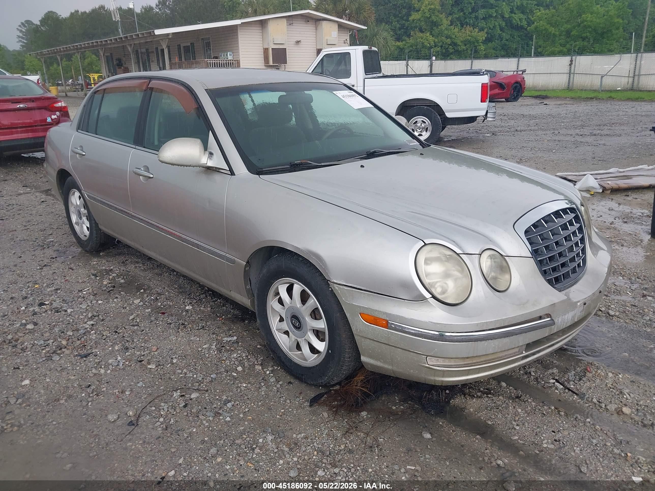 2004 Kia Amanti, VIN KNALD124745016726 — Normal wear