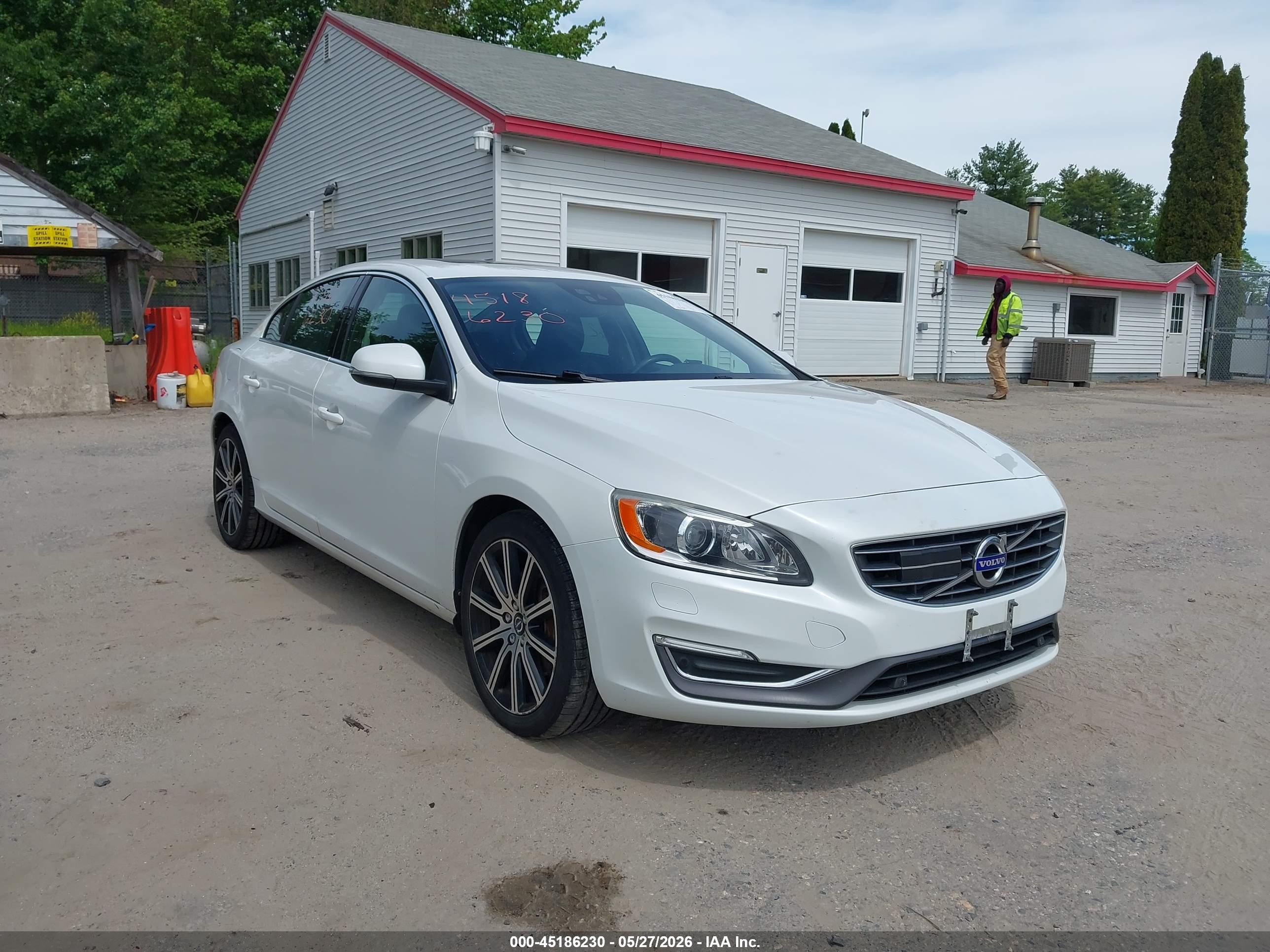2016 Volvo S60 T5 Platinum, VIN LYV612TM6GB093461 — Normal wear