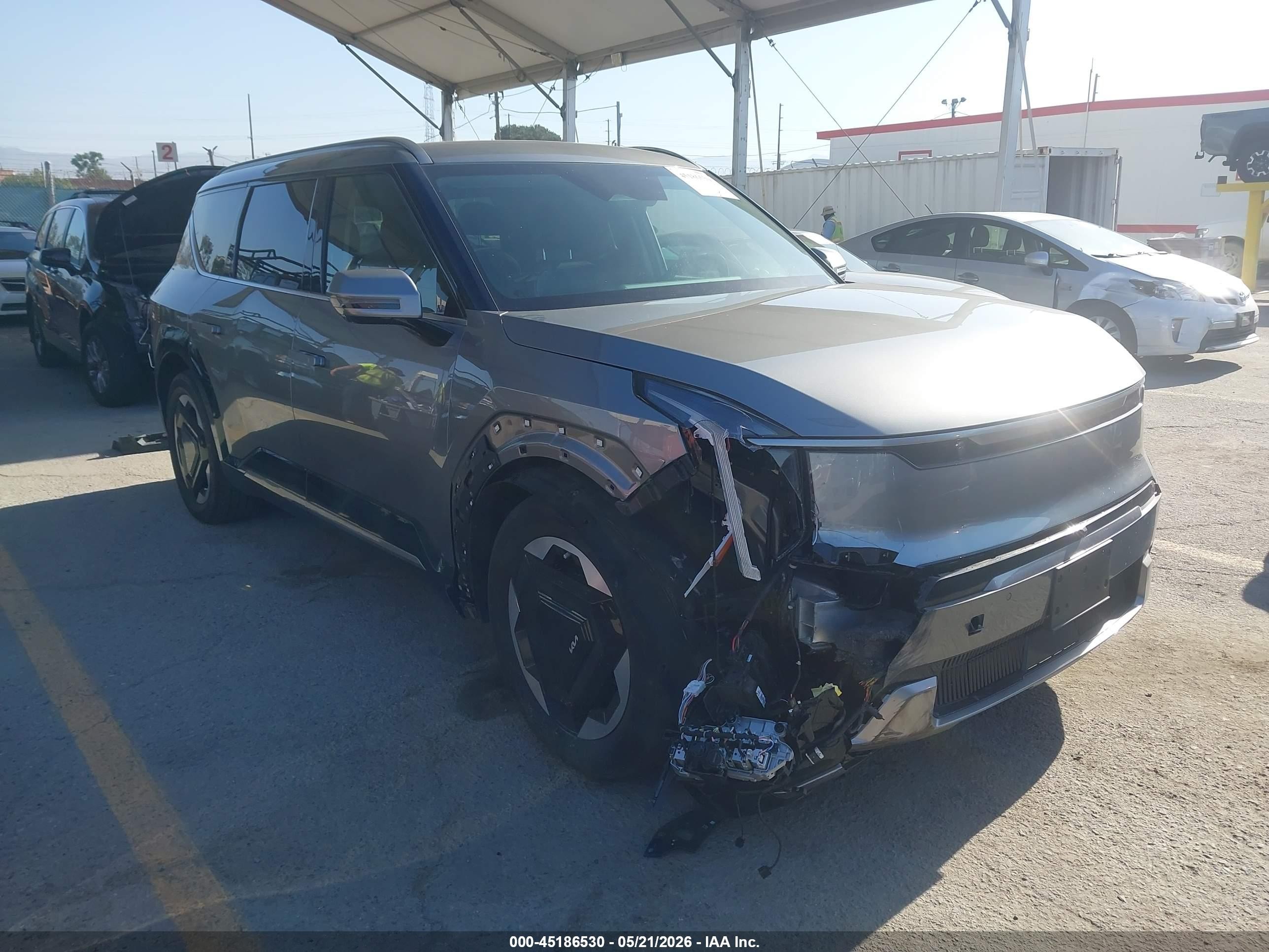 2024 Kia EV9 Land, VIN KNDADFS54R6033792 — Front end