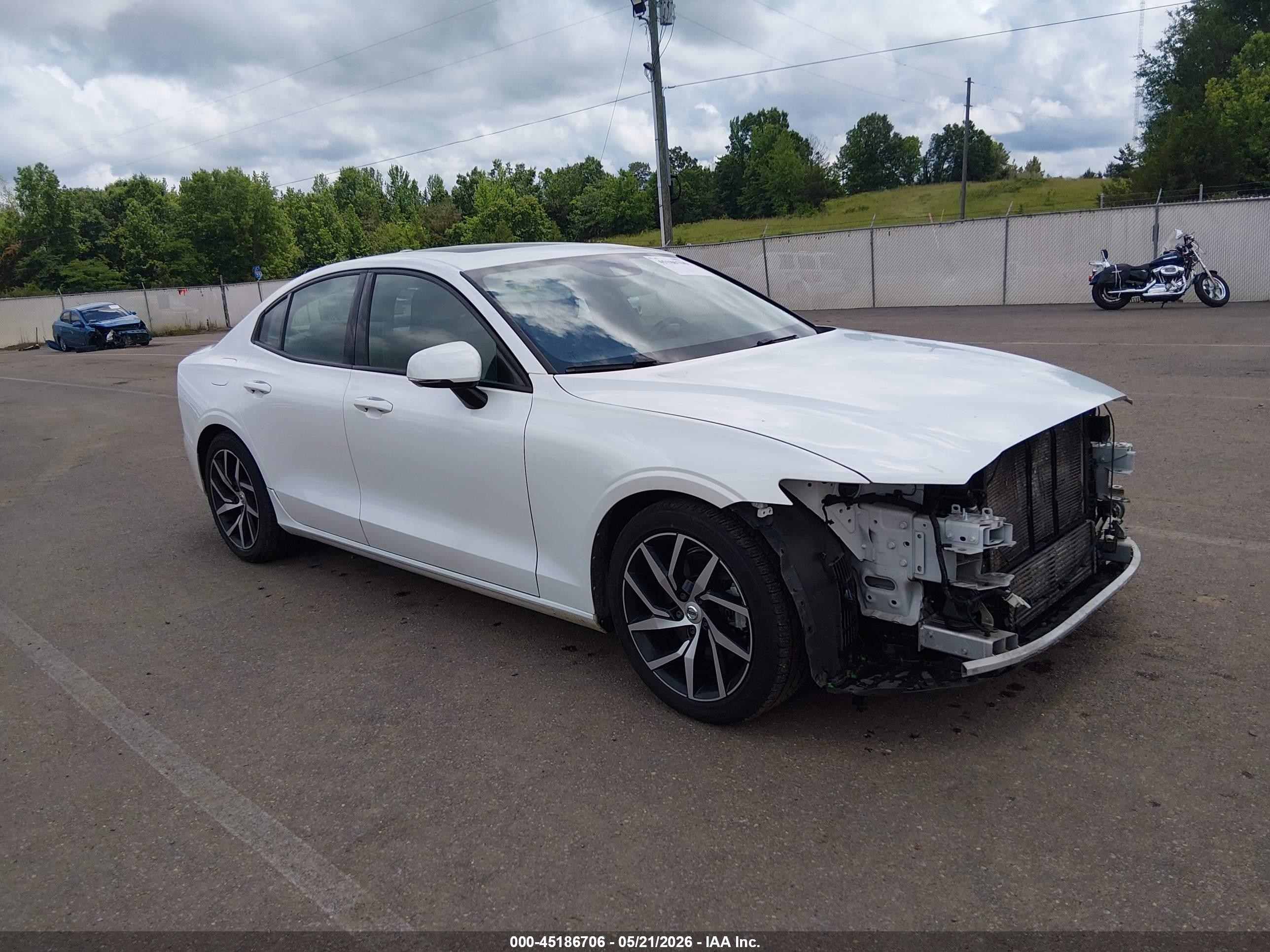 2020 Volvo S60 Momentum, VIN 7JR102FK0LG050709 — Front end