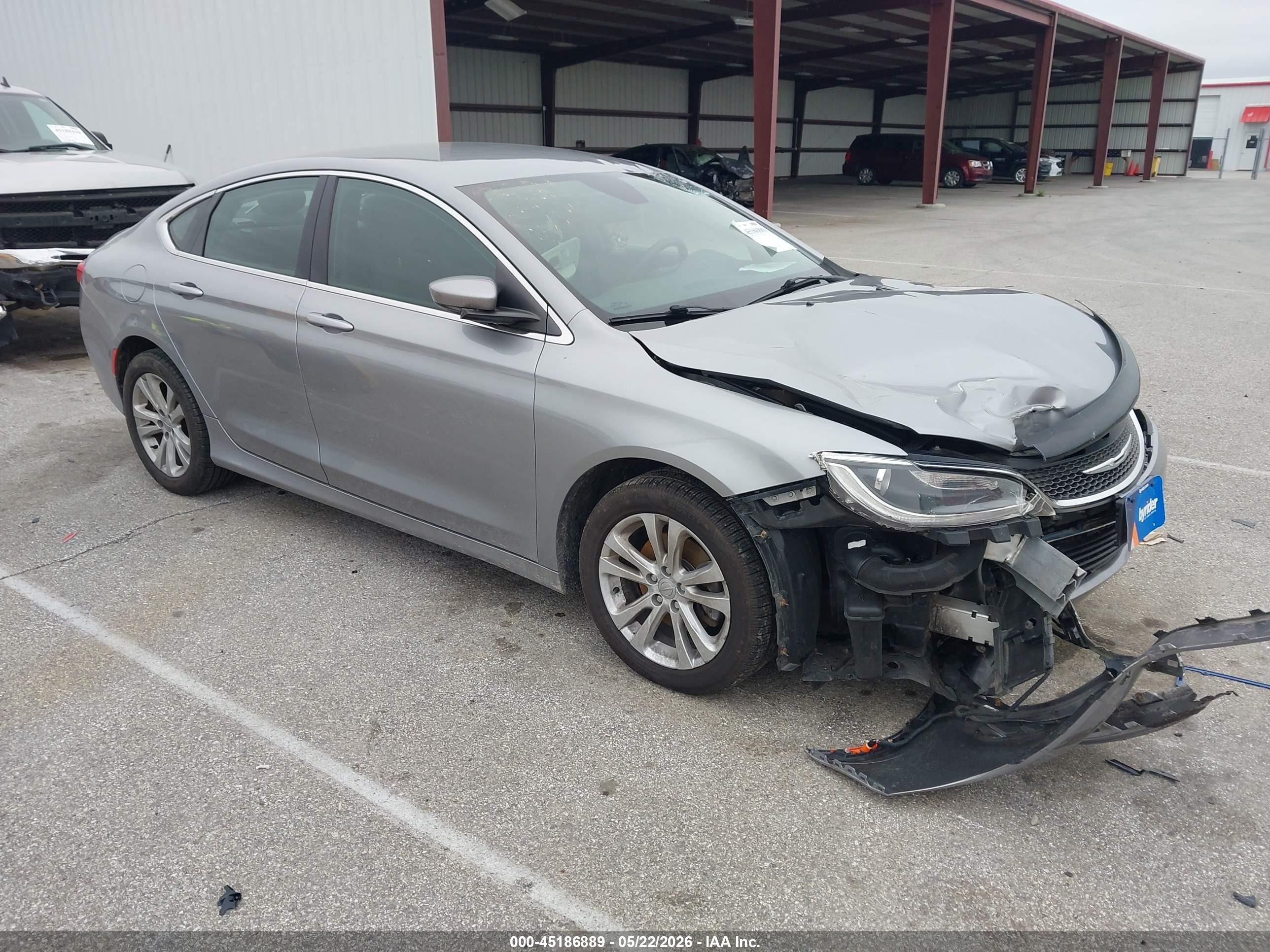 2015 Chrysler 200 Limited, VIN 1C3CCCAB3FN504936 — Front end