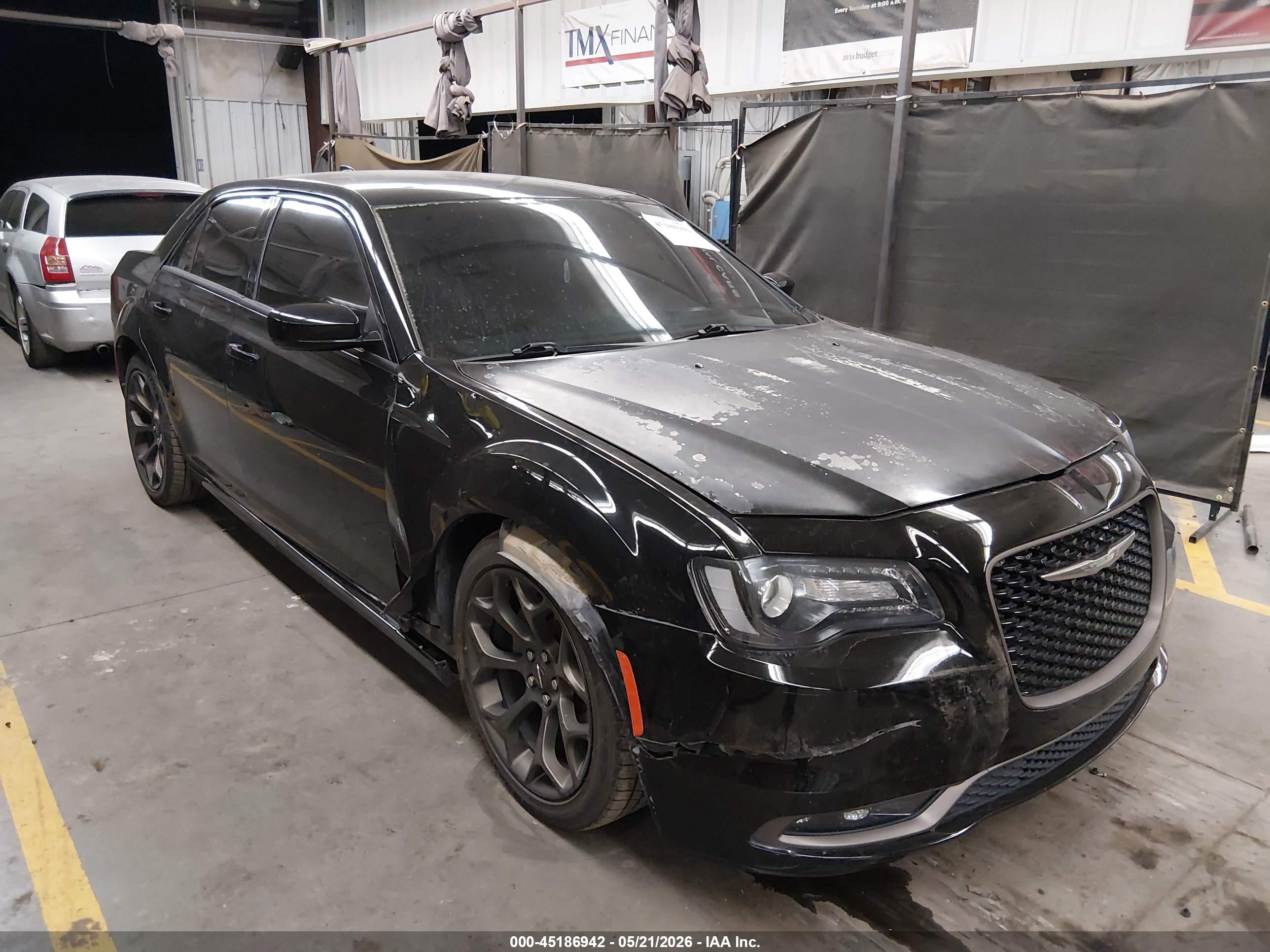 2017 Chrysler 300 S Alloy Edition, VIN 2C3CCABG7HH599687 — Перед