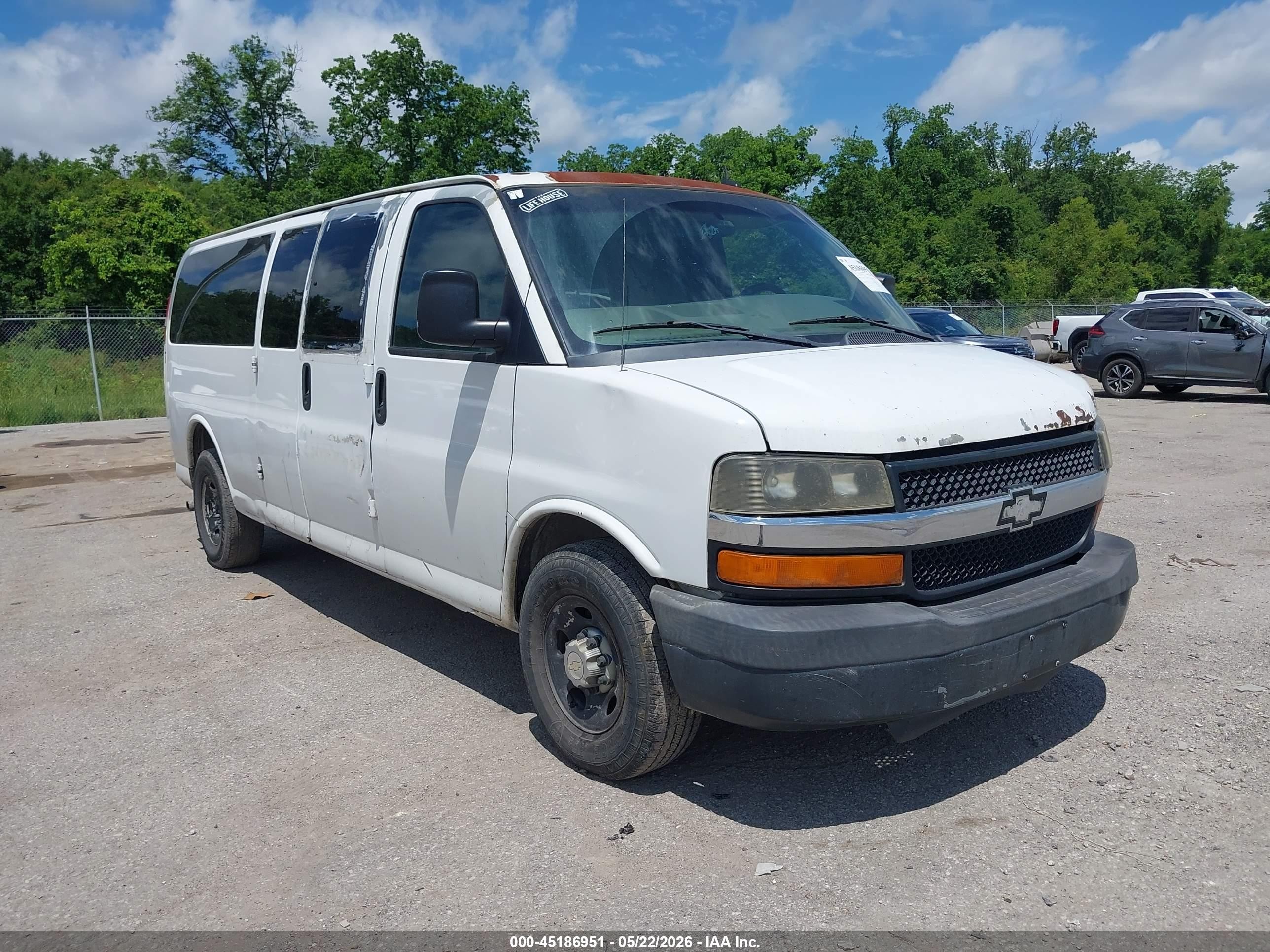 2011 Chevrolet Express Passenger 1LT, VIN 1GAZG1FG4B1171577 — Rear end