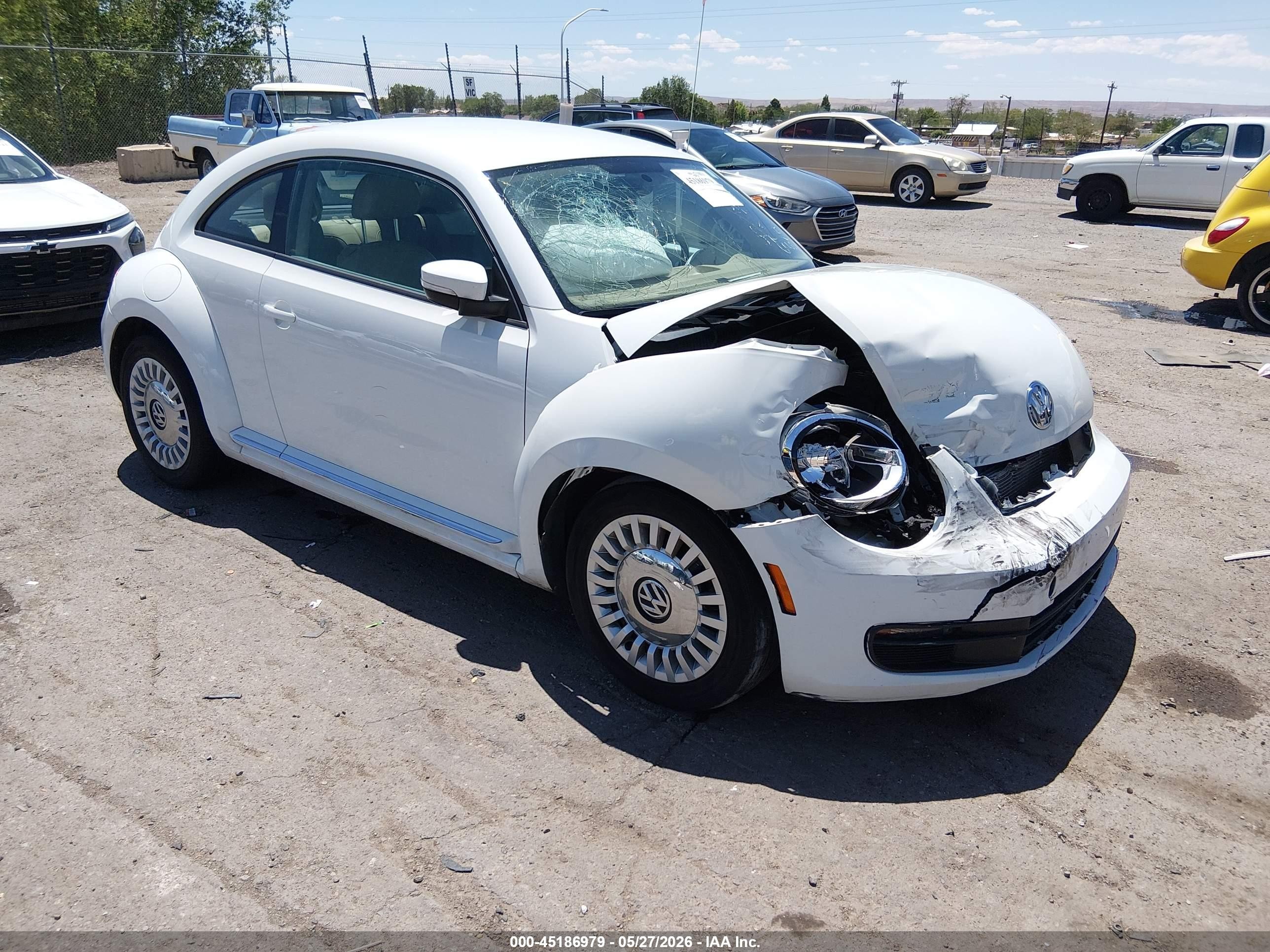 2015 Volkswagen Beetle 1.8T, VIN 3VWJ17AT0FM635158 — Front end