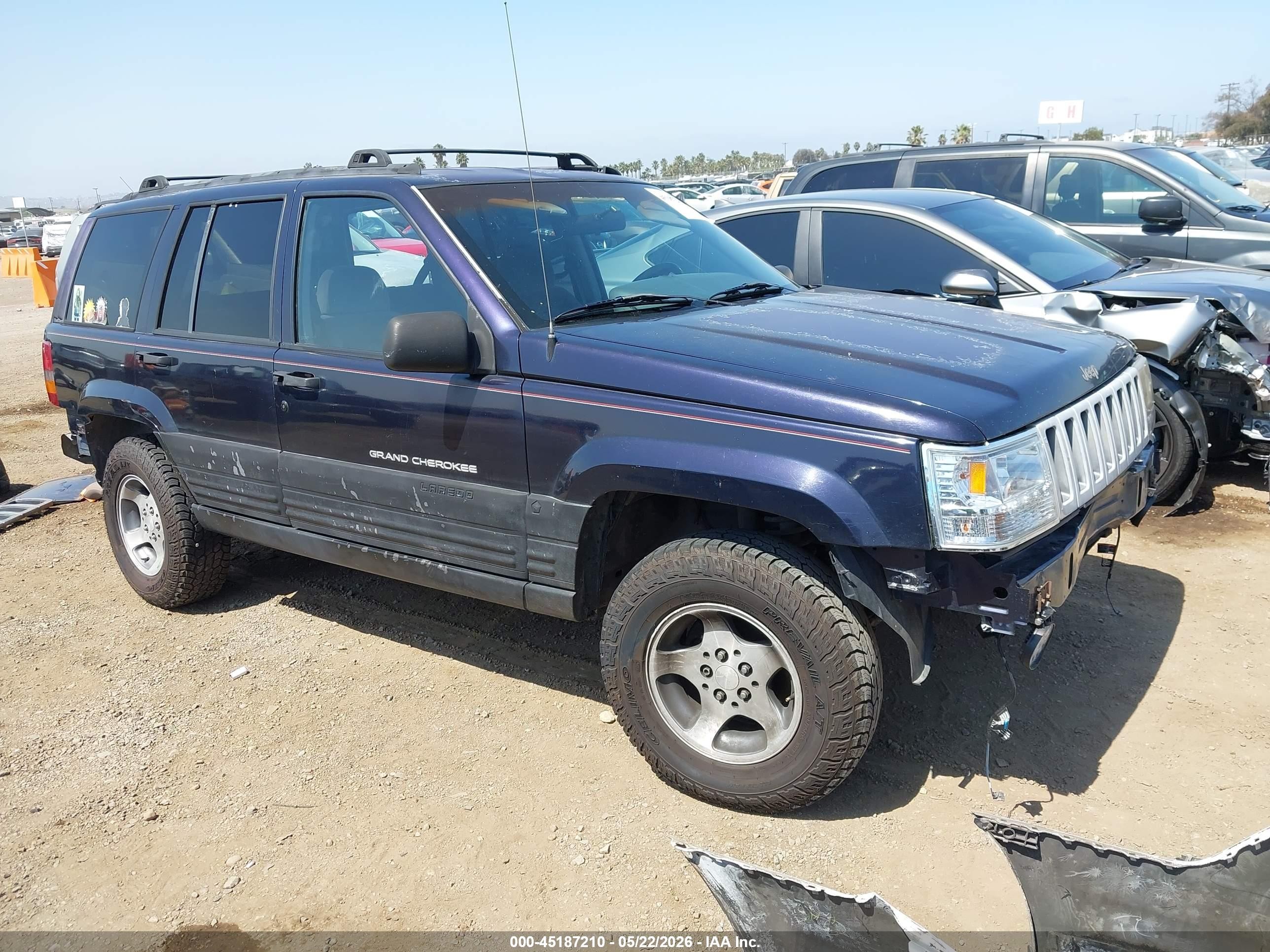 1998 Jeep Grand Cherokee Laredo, VIN 1J4FX58S7WC263628 — Rear end