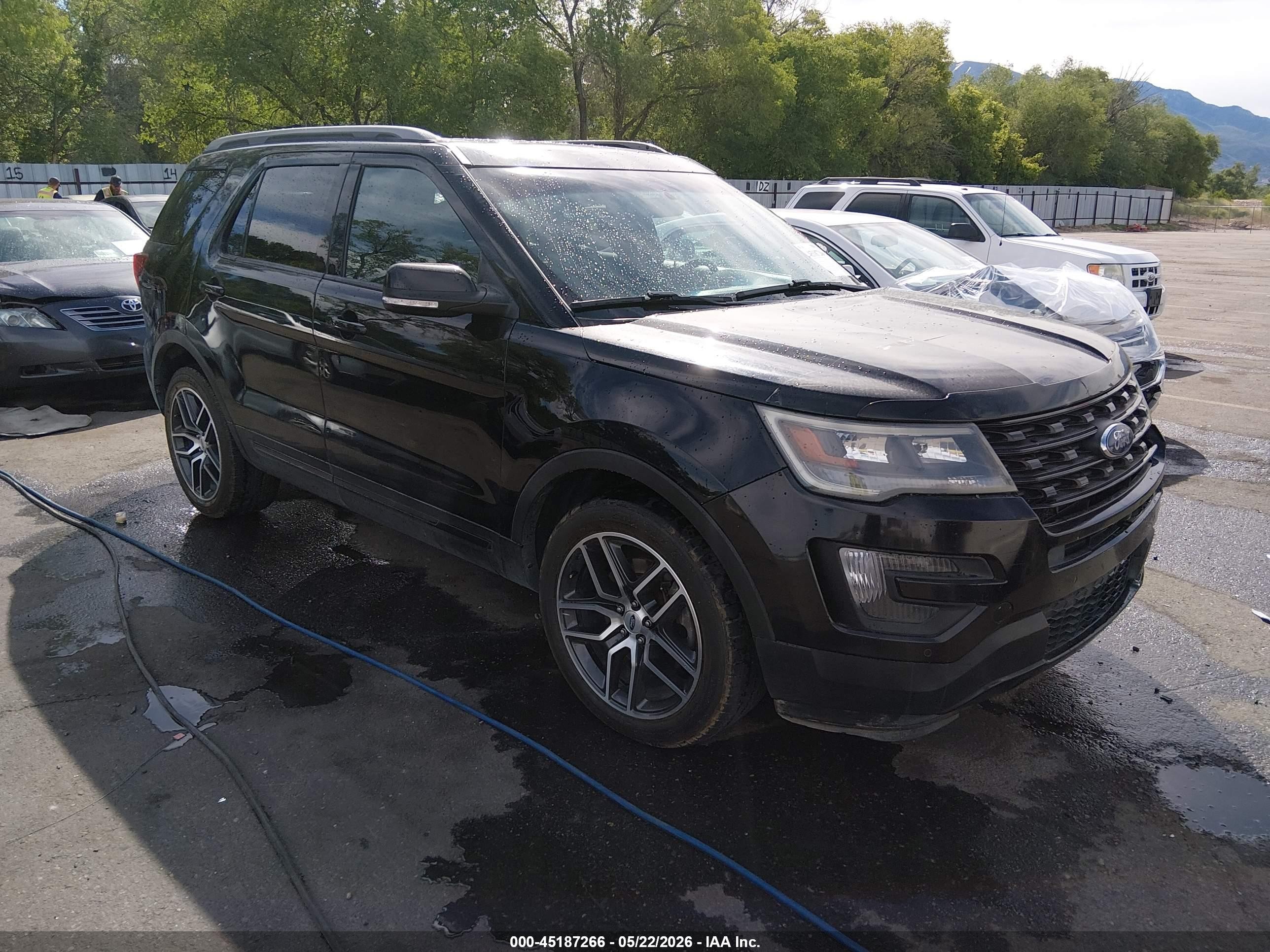 2016 Ford Explorer Sport, VIN 1FM5K8GT6GGA00712 — Front end