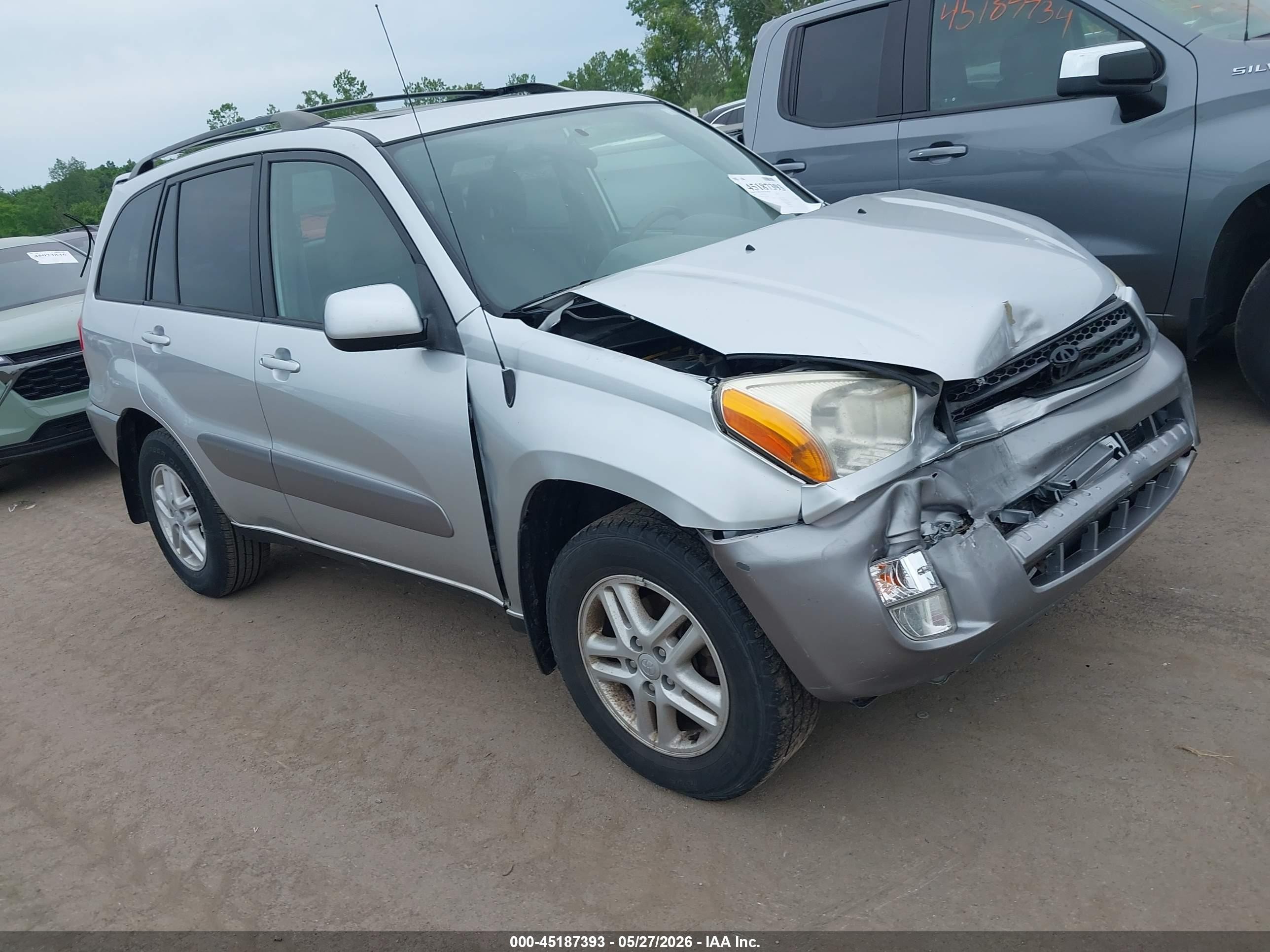 2001 Toyota RAV4, VIN JTEGH20VX10036709 — Front end