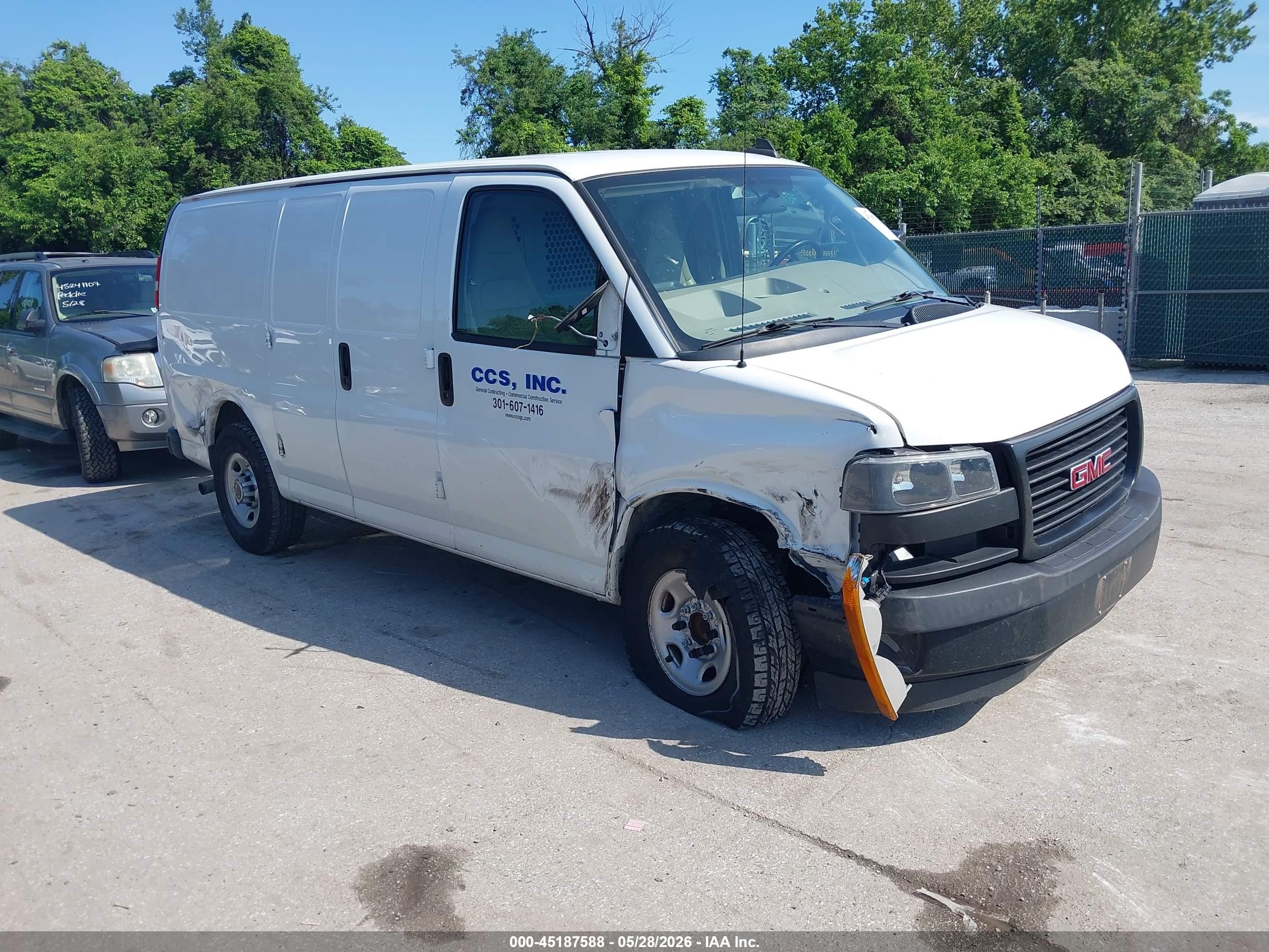 2018 GMC Savana Cargo, VIN 1GTW7AFG4J1302516 — Side