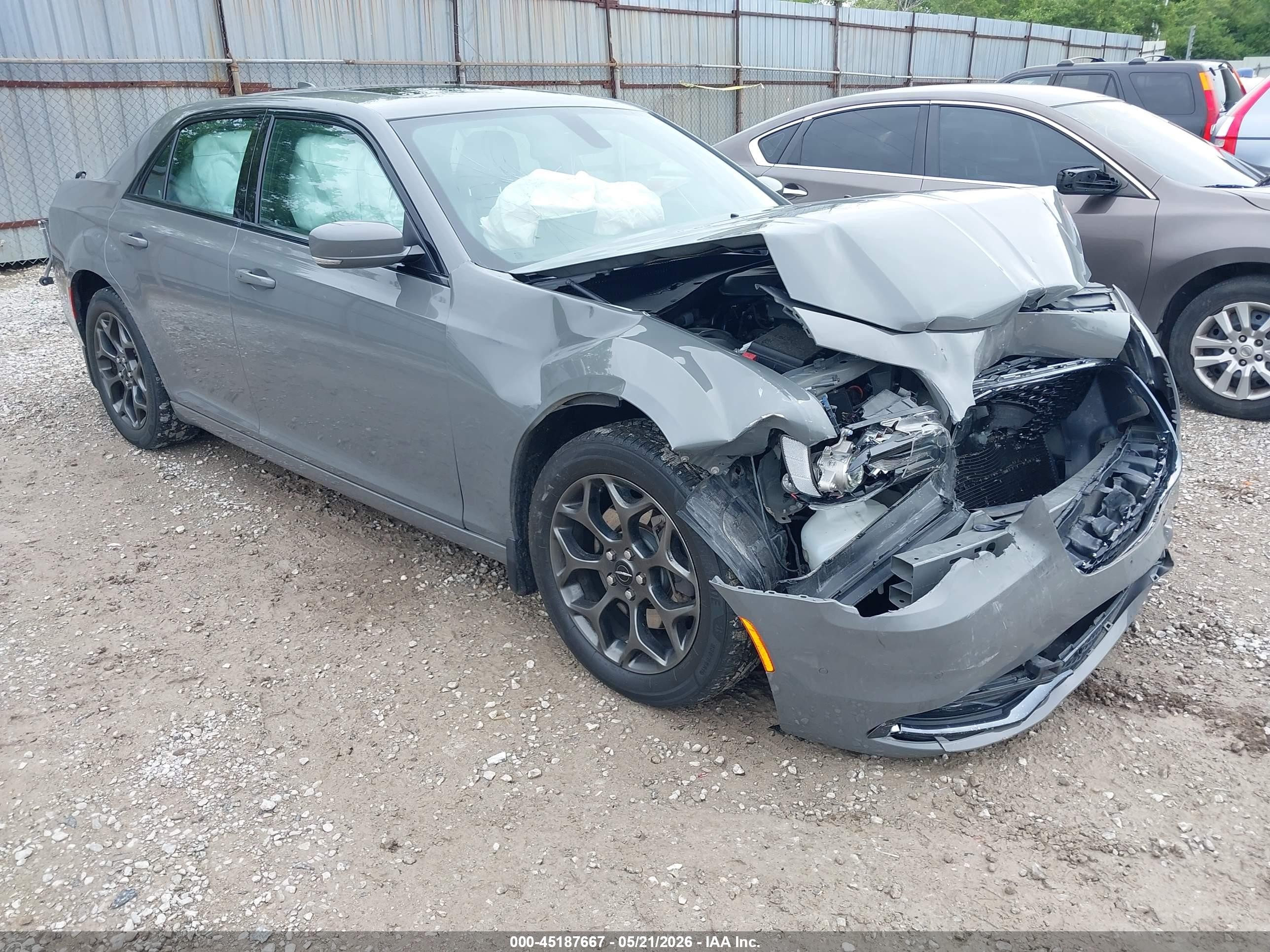 2018 Chrysler 300 S, VIN 2C3CCAGG8JH309164 — Перед