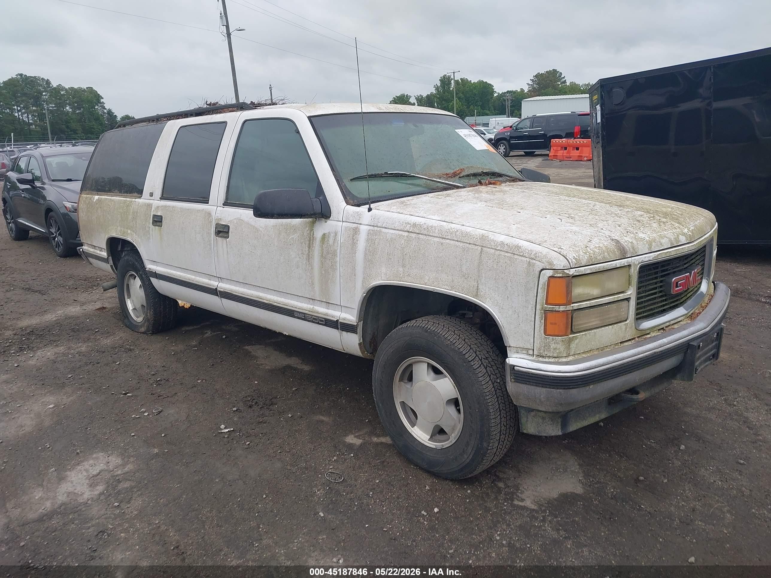 1997 GMC Suburban, VIN 3GKFK16RXVG513179 — Normal wear