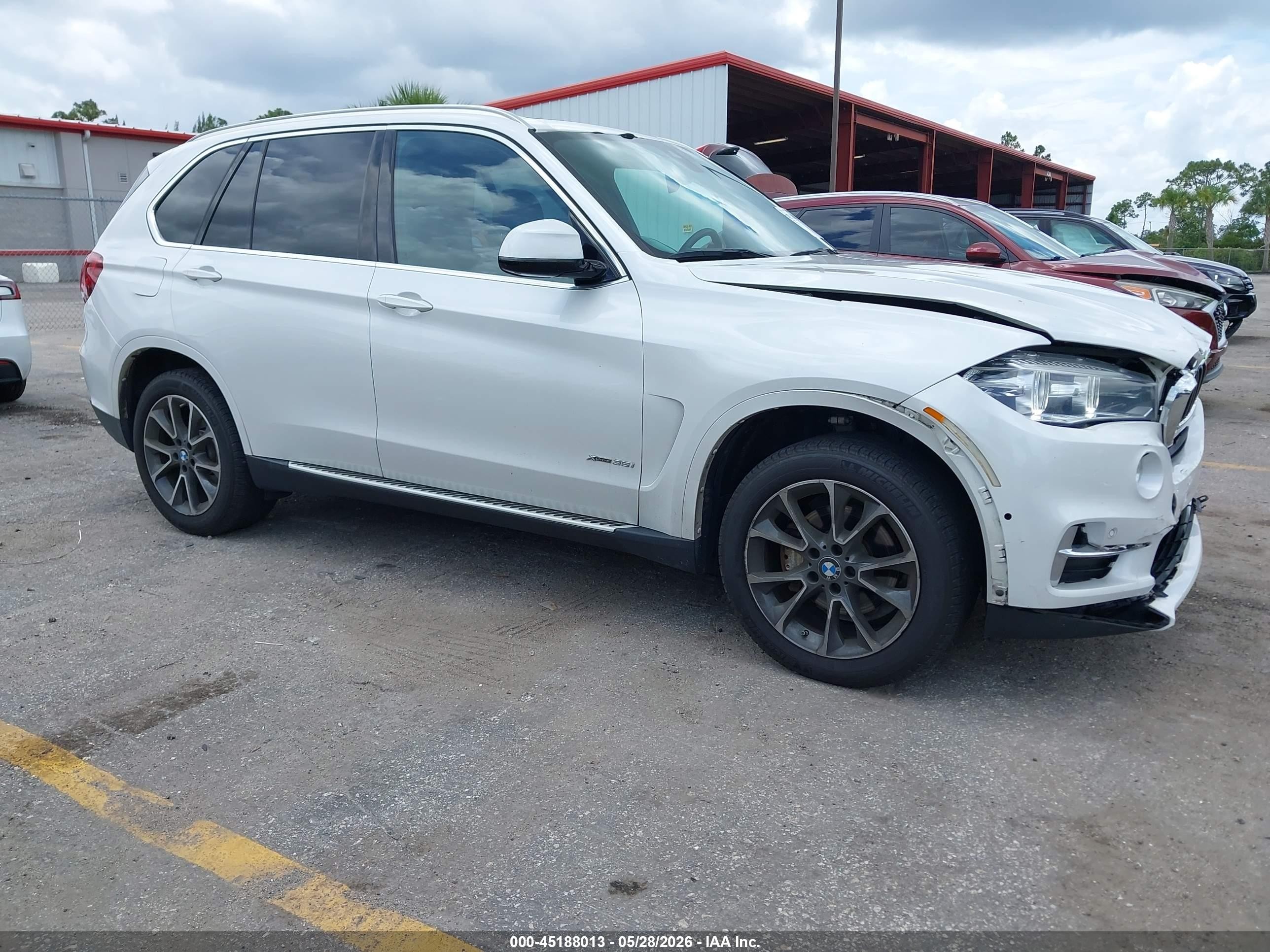 2018 BMW X5 xDrive35i, VIN 5UXKR0C5XJ0X86136 — Front end
