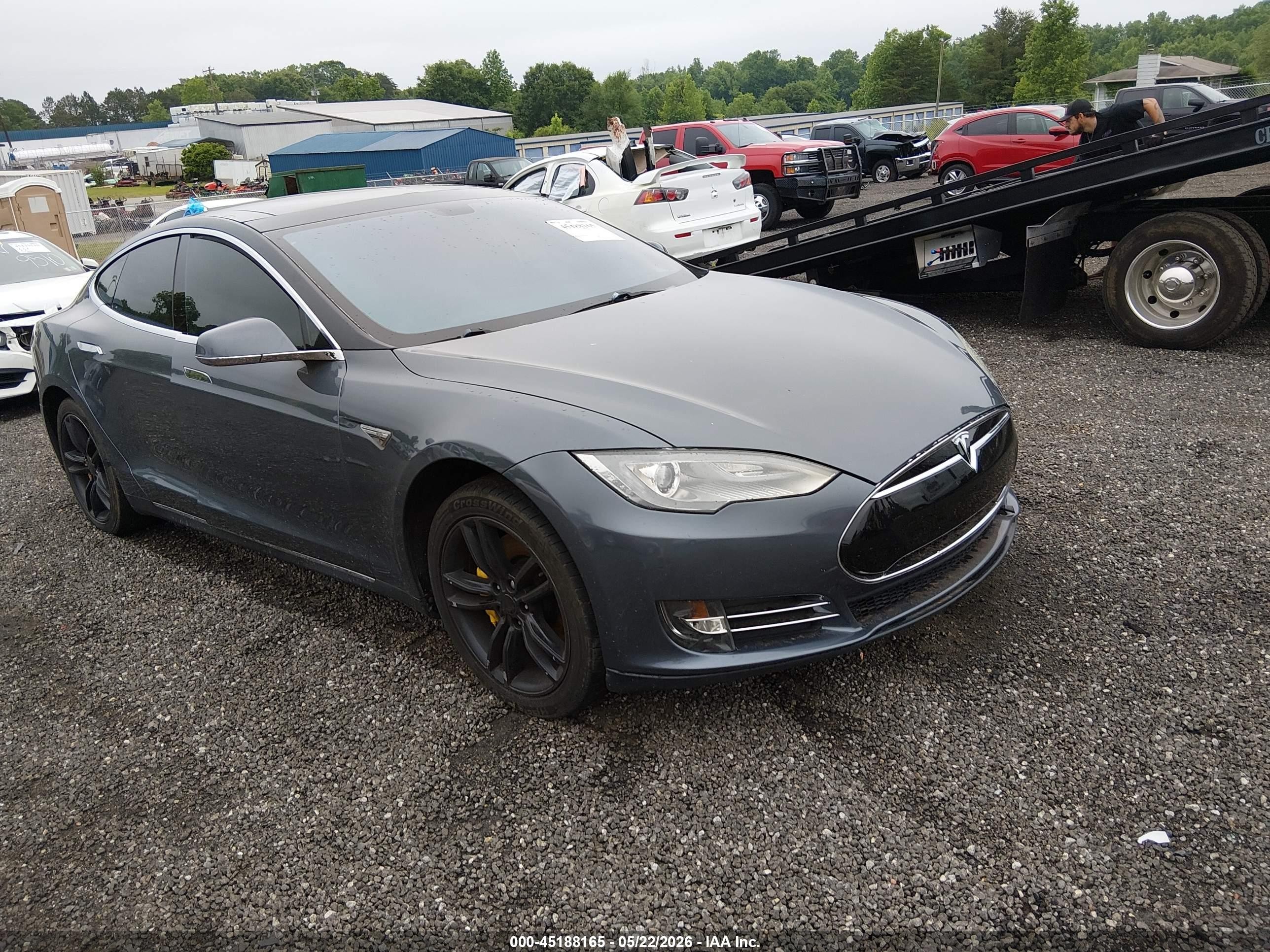 2013 Tesla Model S, VIN 5YJSA1CNXDFP16396 — Interior fire