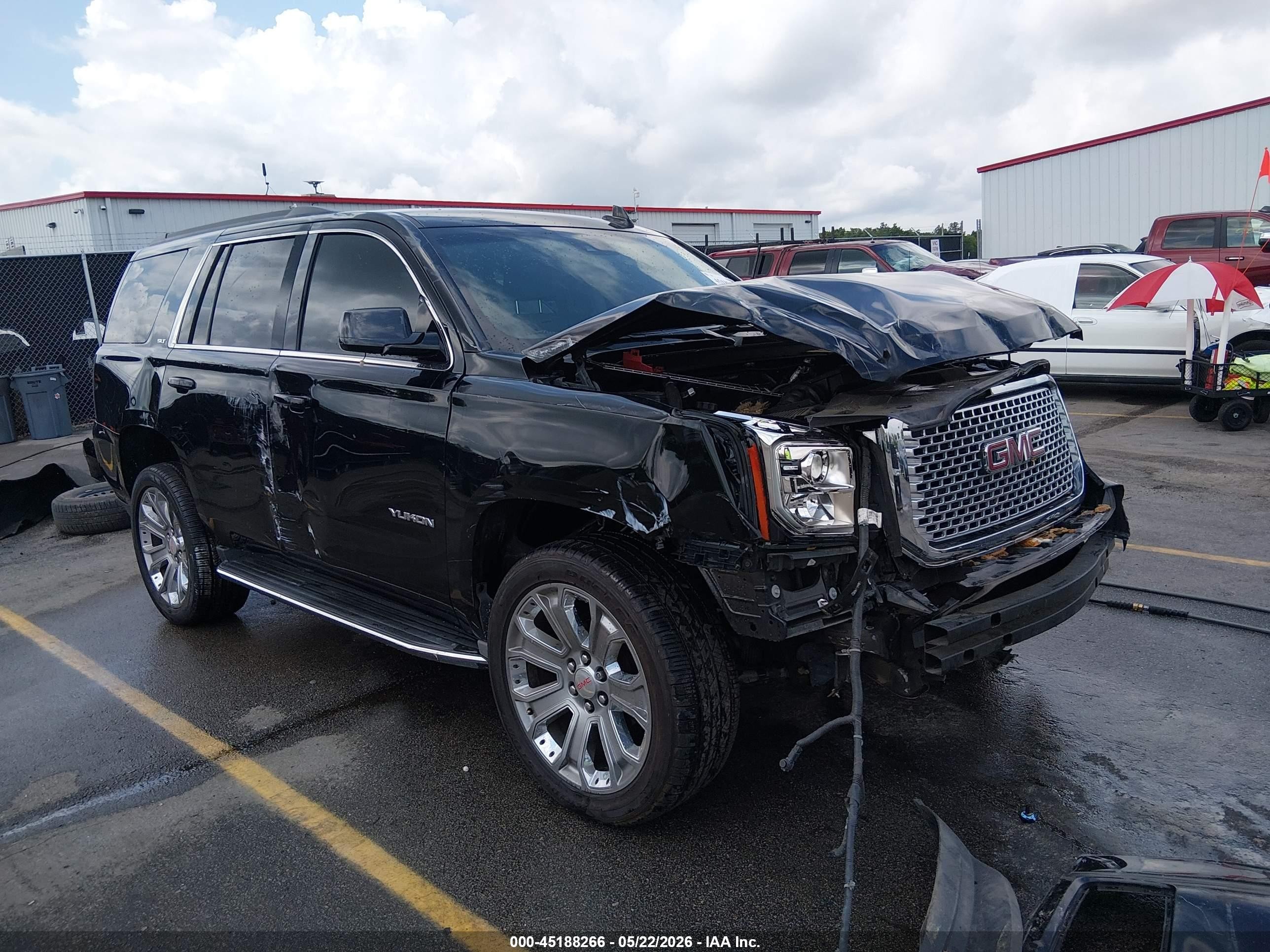 2017 GMC Yukon SLT, VIN 1GKS1BKC1HR175393 — Front end