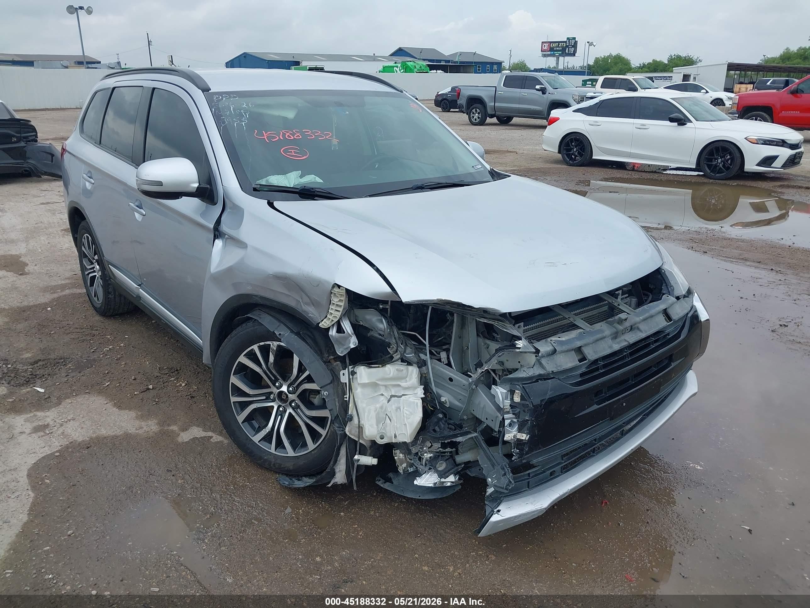 2016 Mitsubishi Outlander SE, VIN JA4AD3A39GZ018953 — Front end
