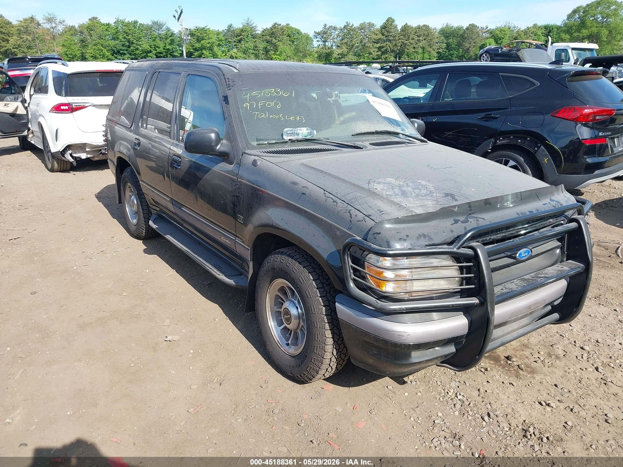1997 Ford Explorer XLT, VIN 1FMDU35P8VZB98712 — Normal wear