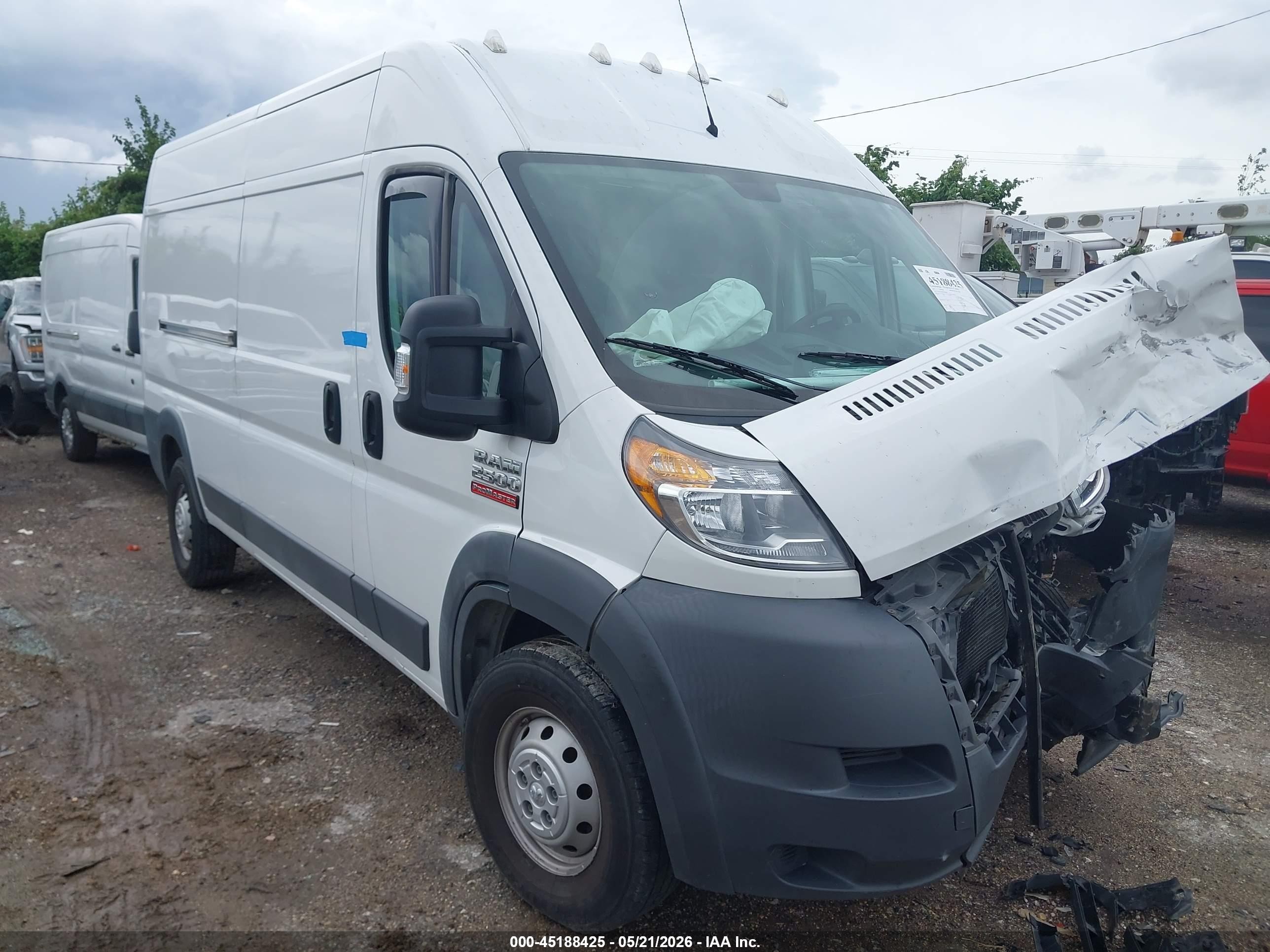 2017 Ram ProMaster Cargo, VIN 3C6TRVDGXHE506498 — Перед