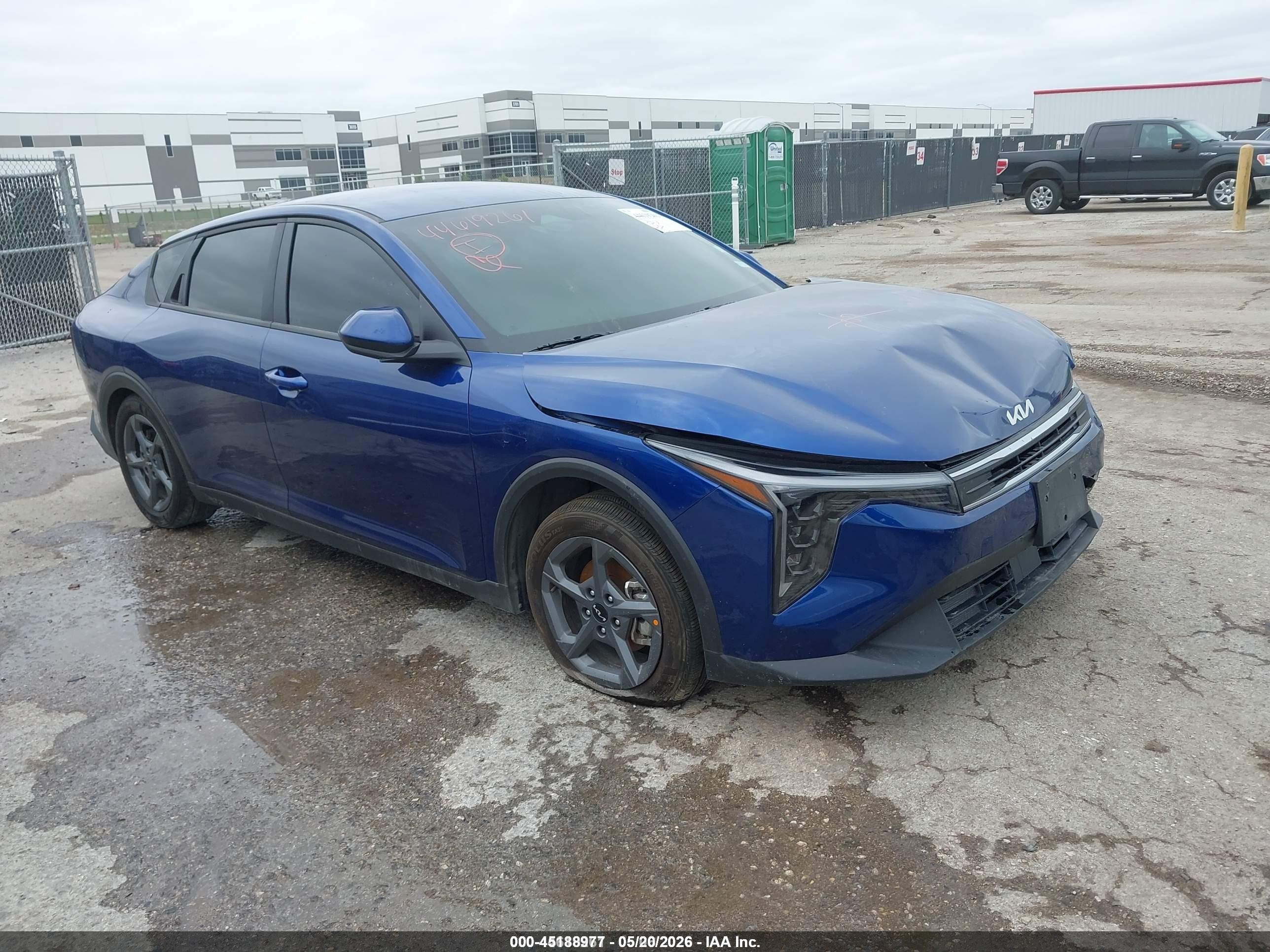 2025 Kia K4 LXS, VIN 3KPFT4DE0SE111365 — Пожар в салоне