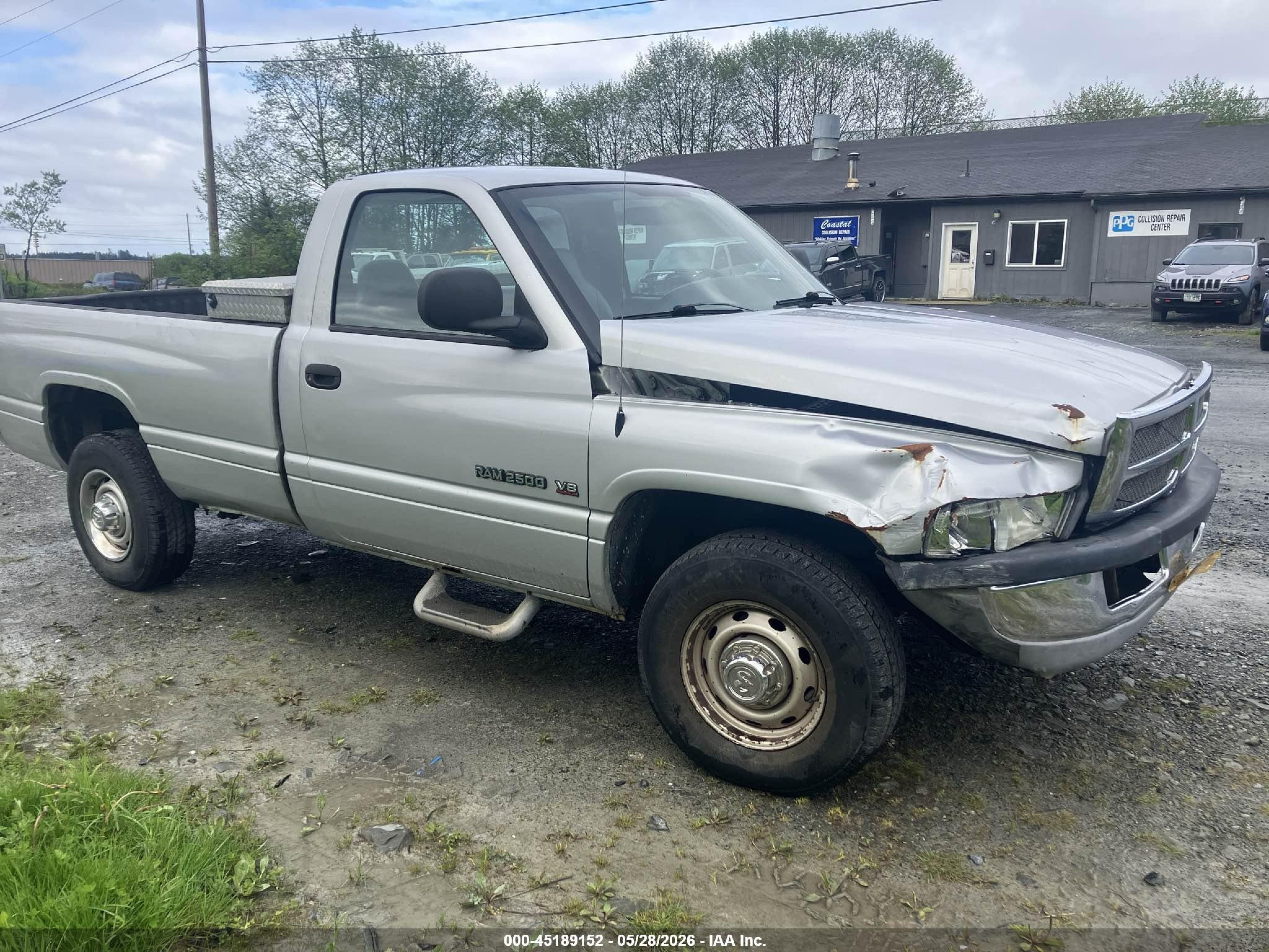 2002 Dodge 2500, VIN 3B7KC26Z52M228142 — Front end