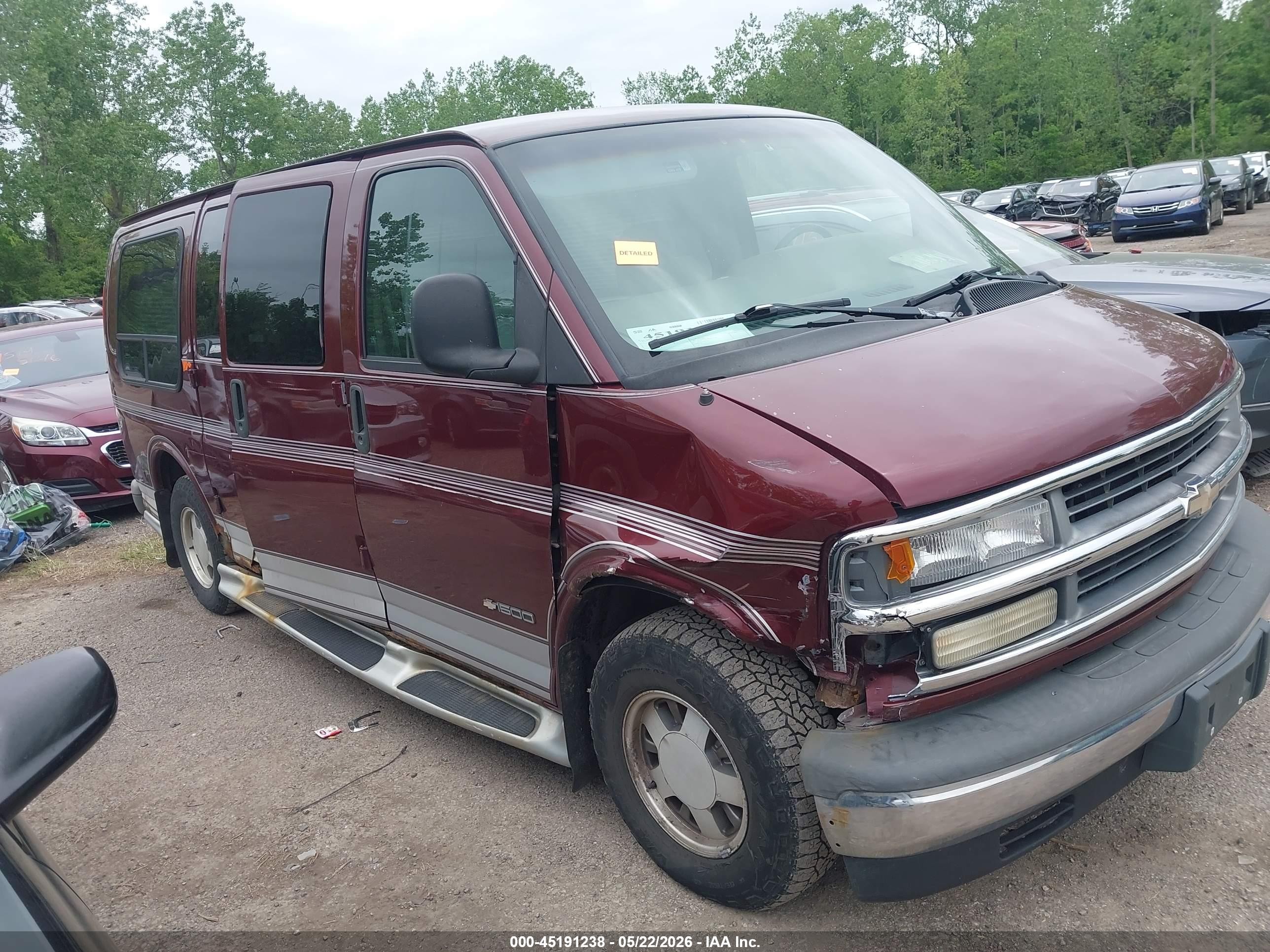 1999 Chevrolet Express, VIN 1GBFG15R4X1036916 — Front end