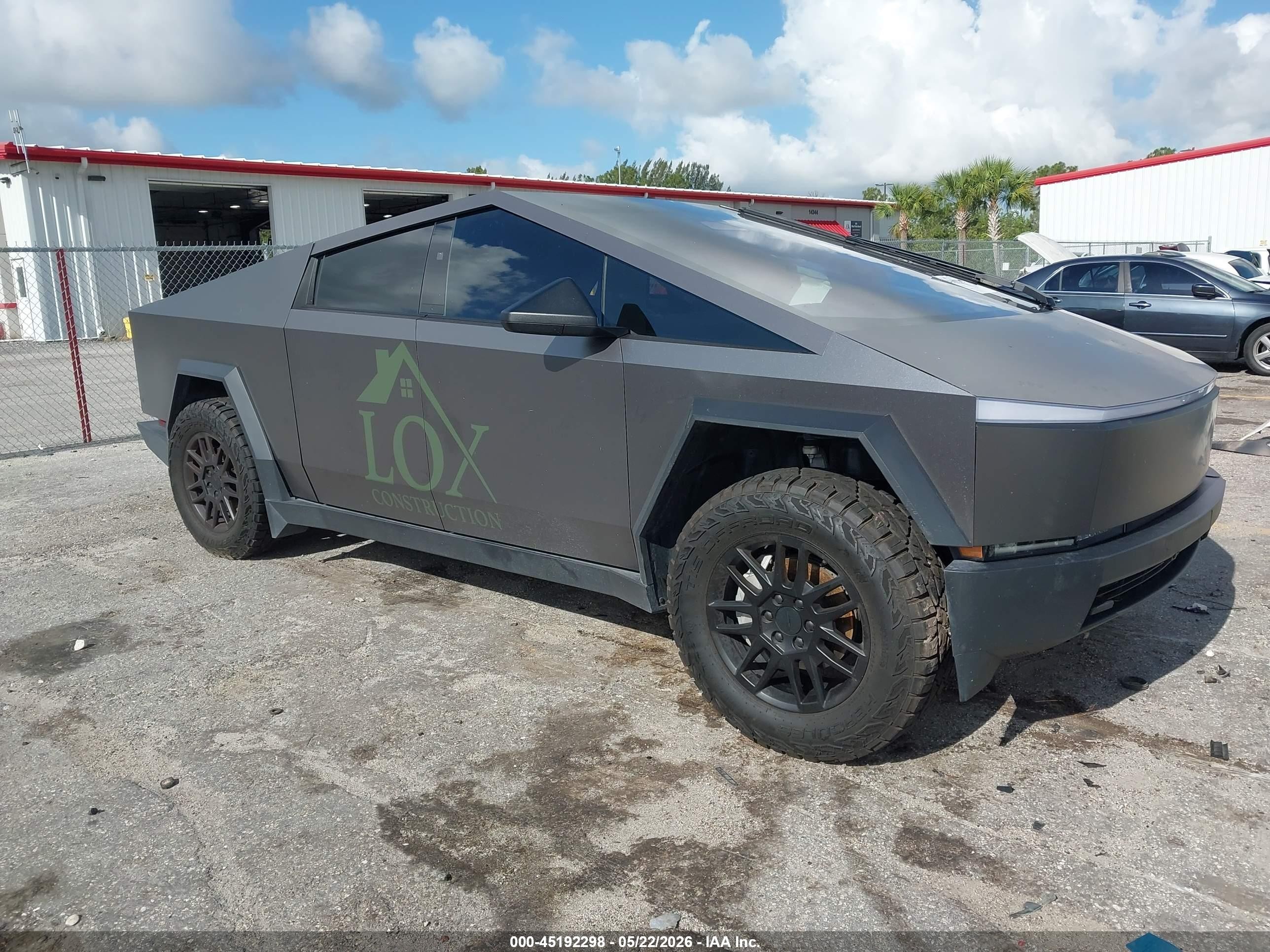 2024 Tesla Cybertruck, VIN 7G2CEHED0RA055582 — Side
