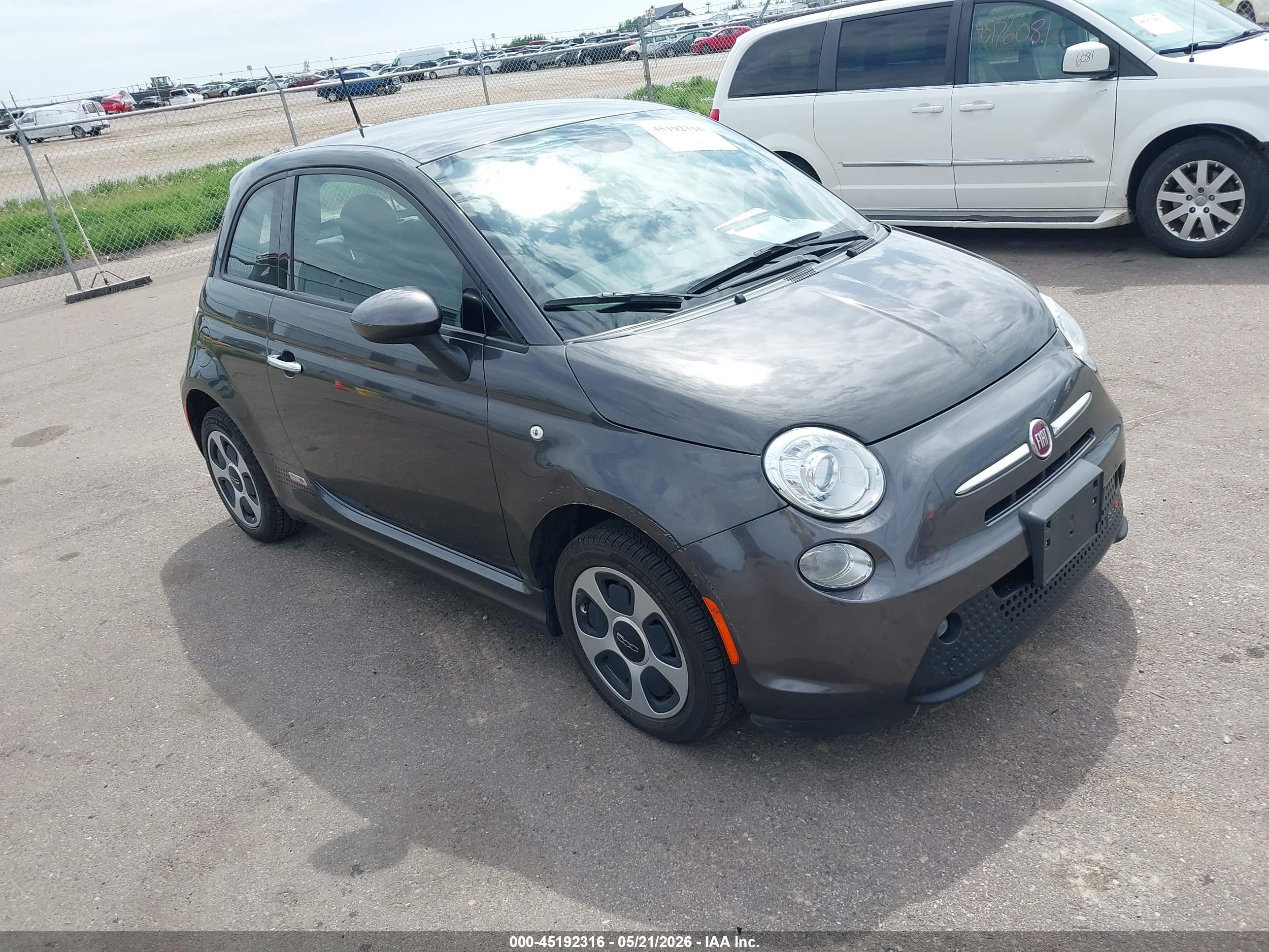 2015 FIAT 500e, VIN 3C3CFFGE6FT732861 — Side