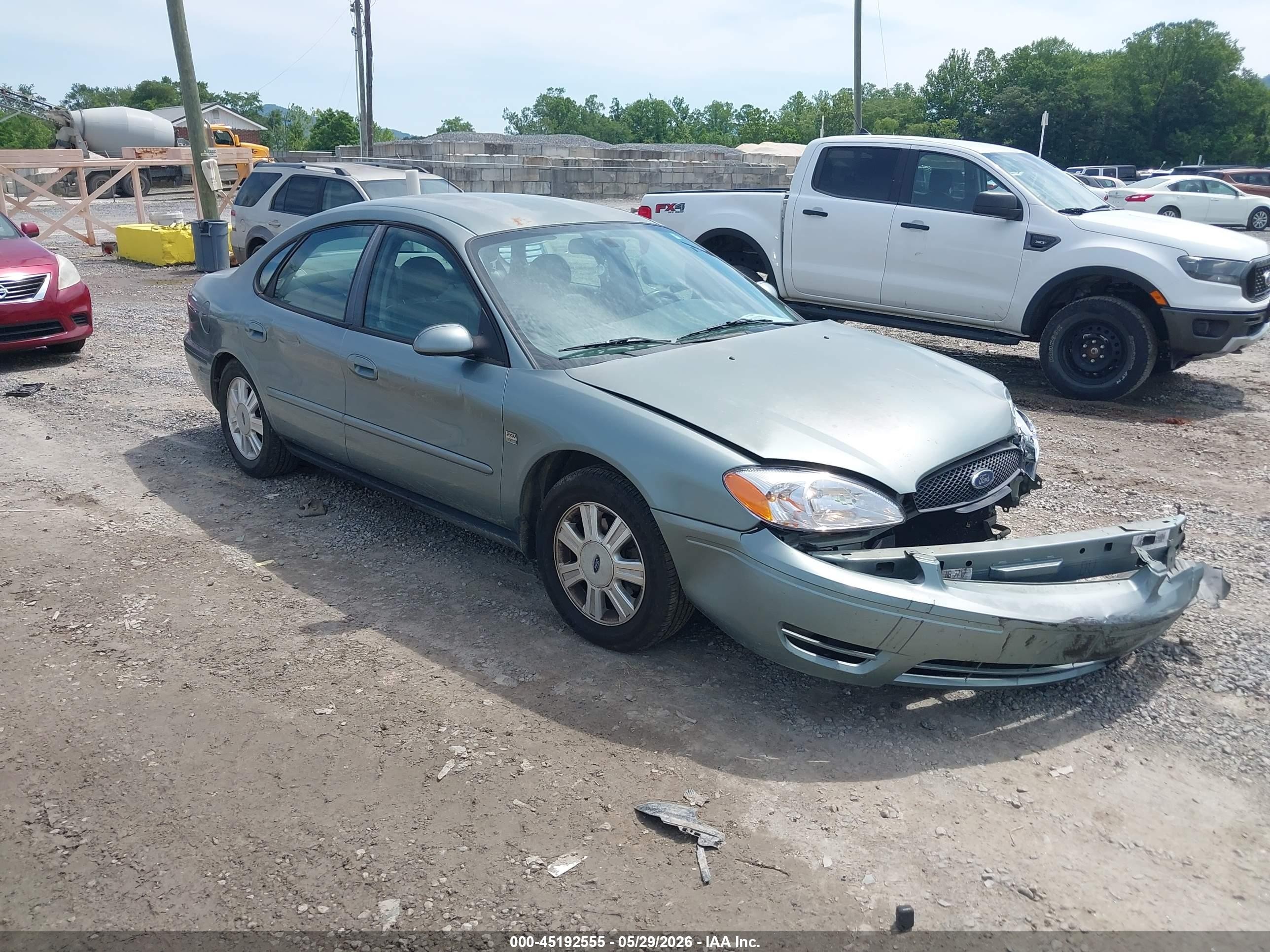 2005 Ford Taurus SEL, VIN 1FAHP56S55A254833 — Перед